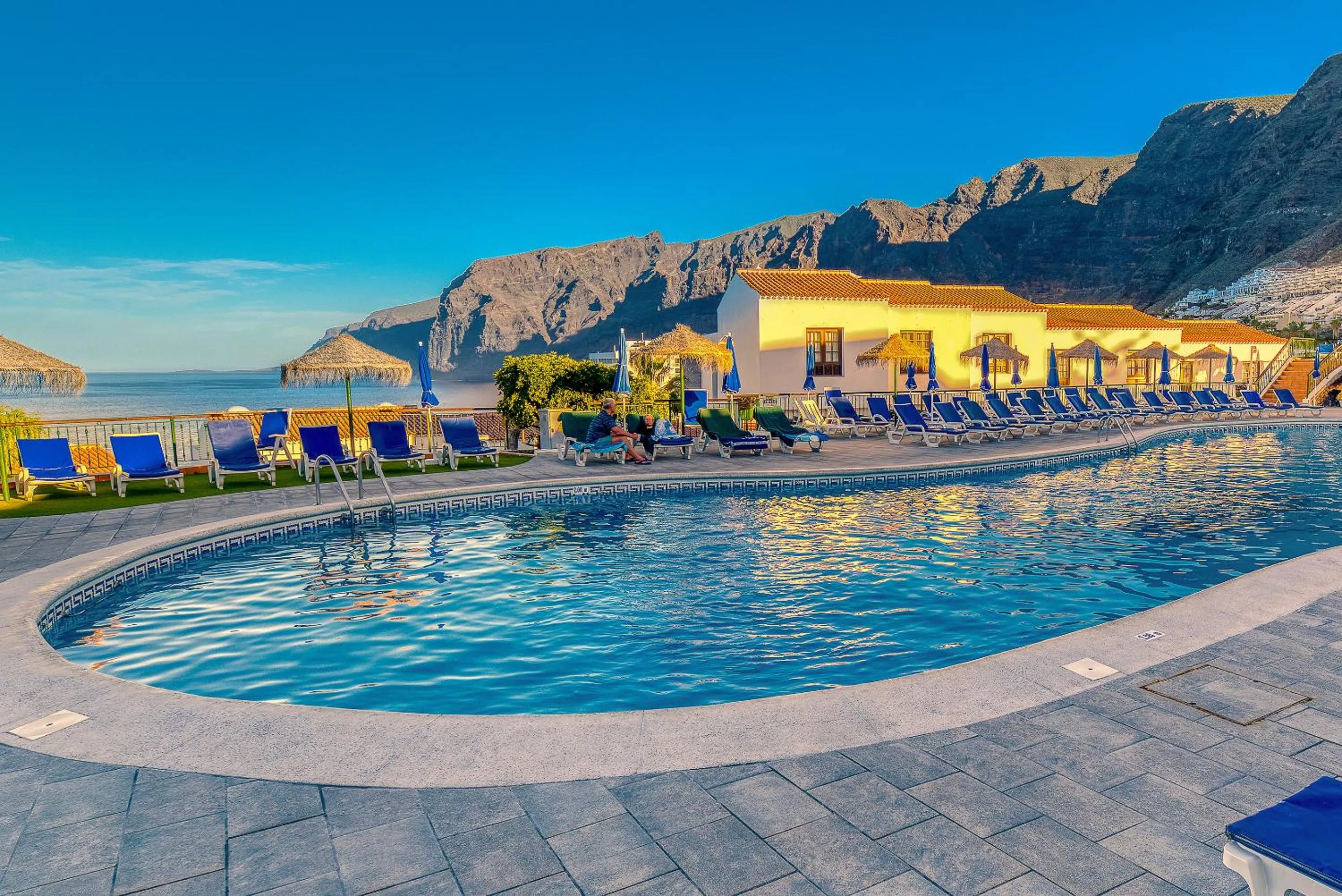 Swimming pool in Ona Las Rosas