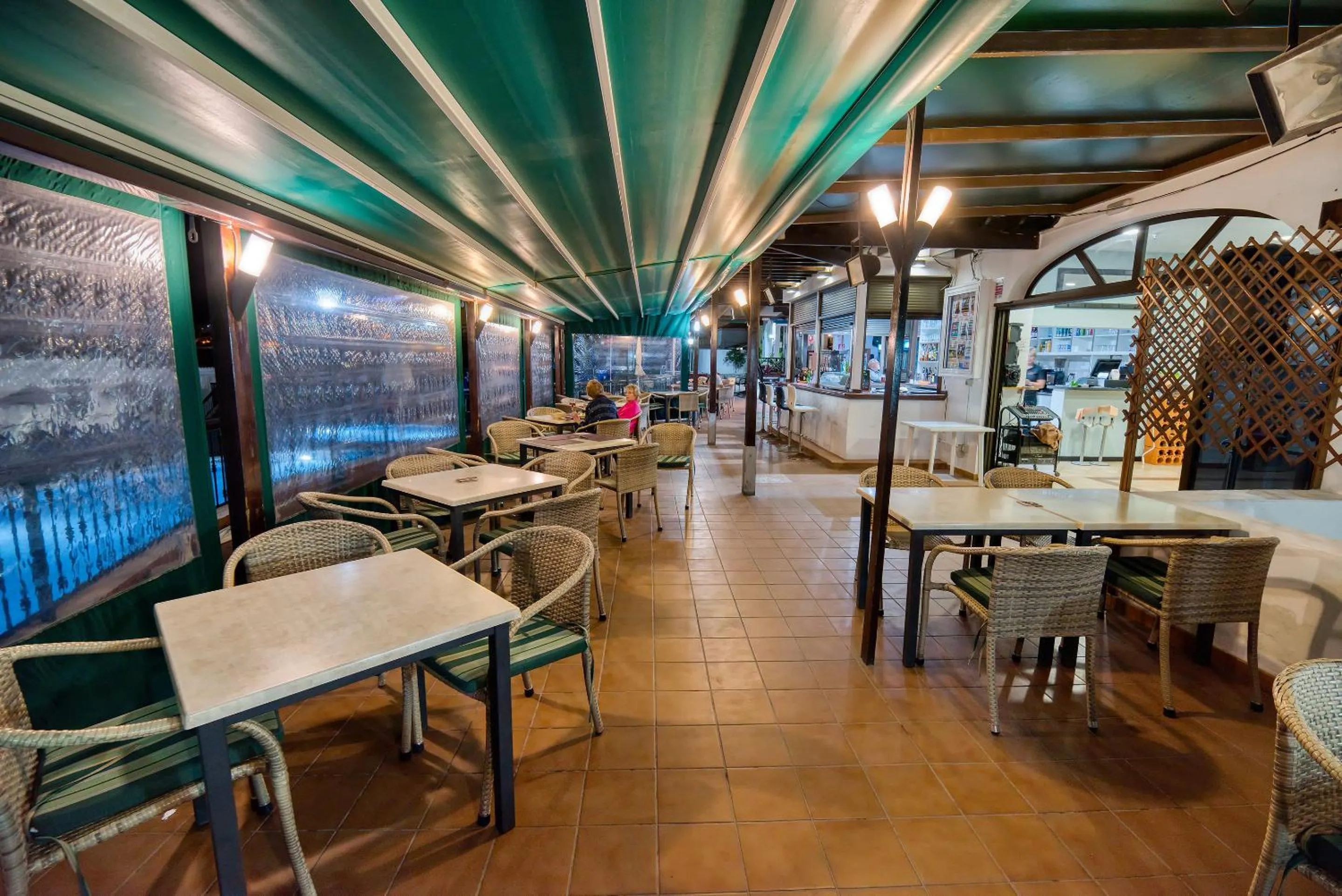 Restaurant/places to eat in Ona Las Rosas