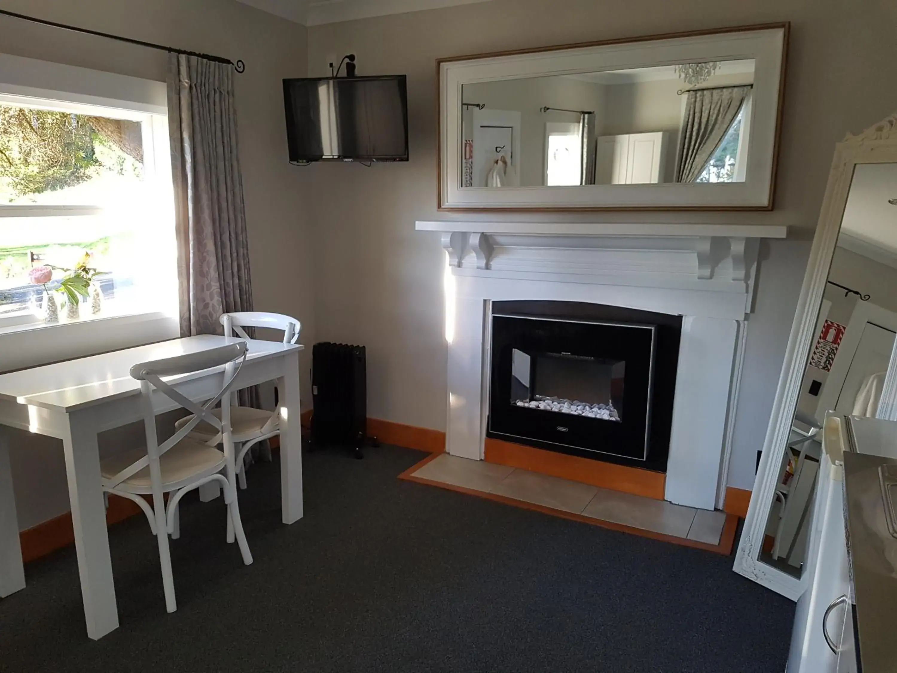 Cottage with Garden View in Mt Vernon Cottage with Garden View in Mt Vernon