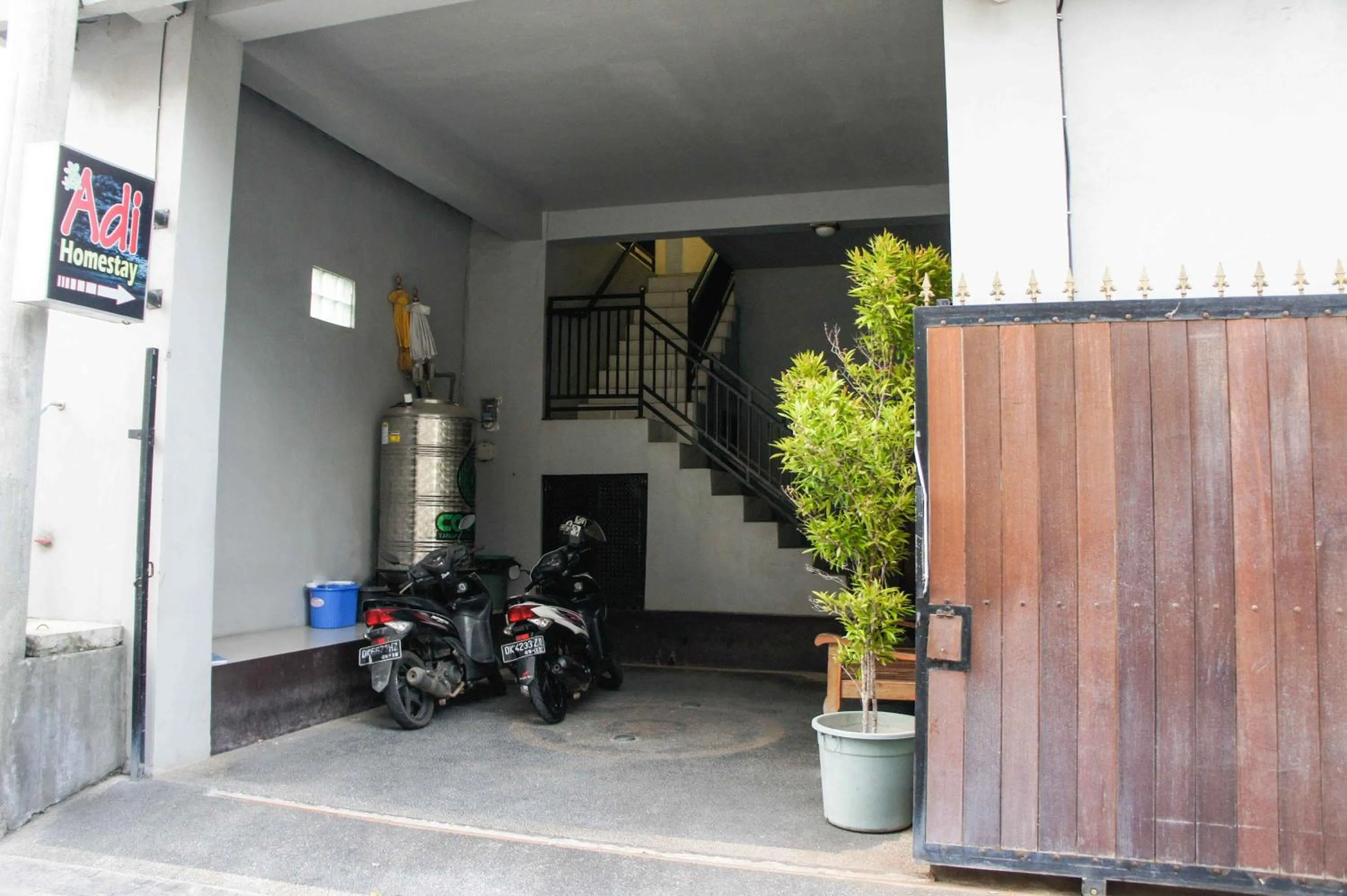 Facade/entrance in Adi Homestay