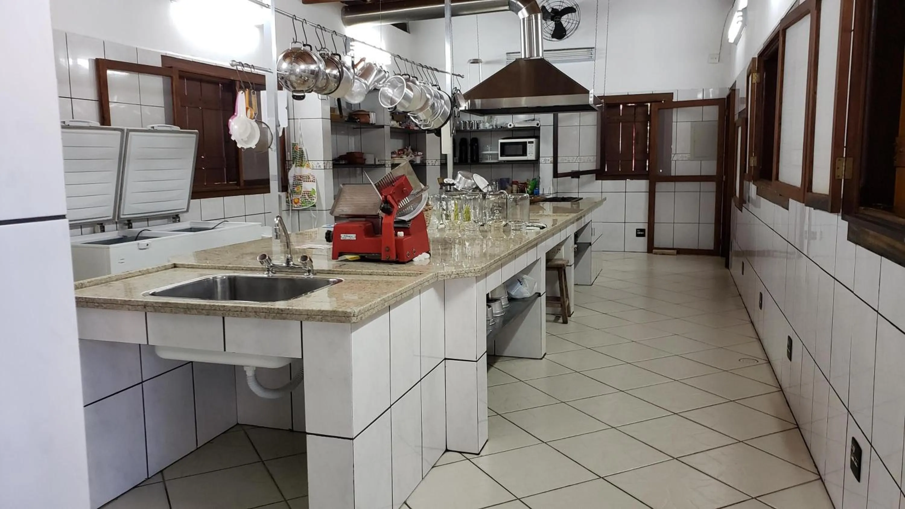 Kitchen or kitchenette in Pousada Atelier Aly da Costa