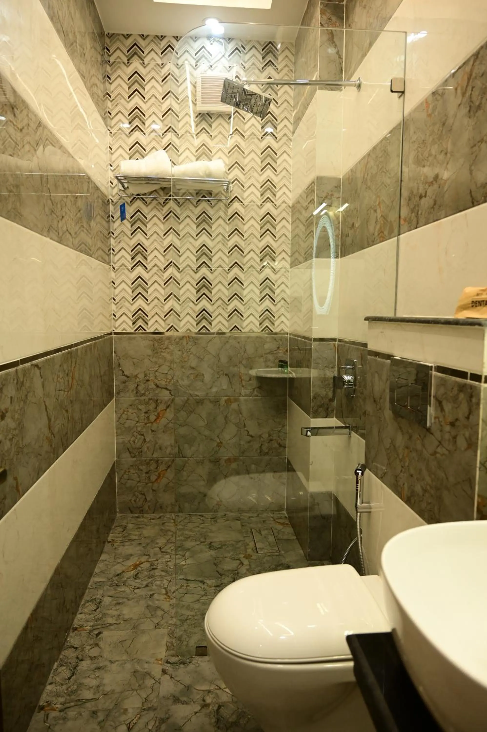 Shower in Hotel Vedic Inn