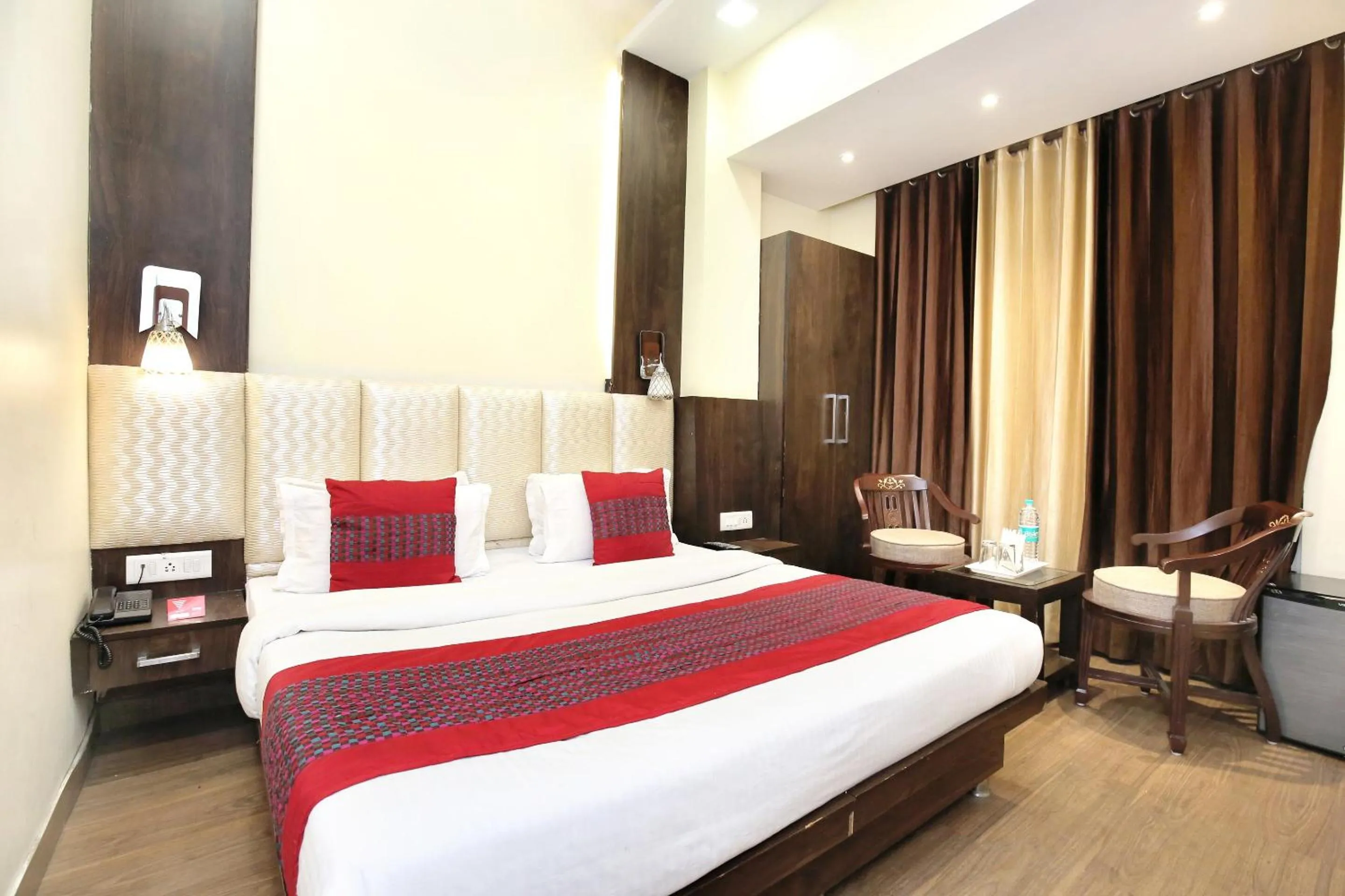 Bathroom, Bed in Hotel O Grand Park