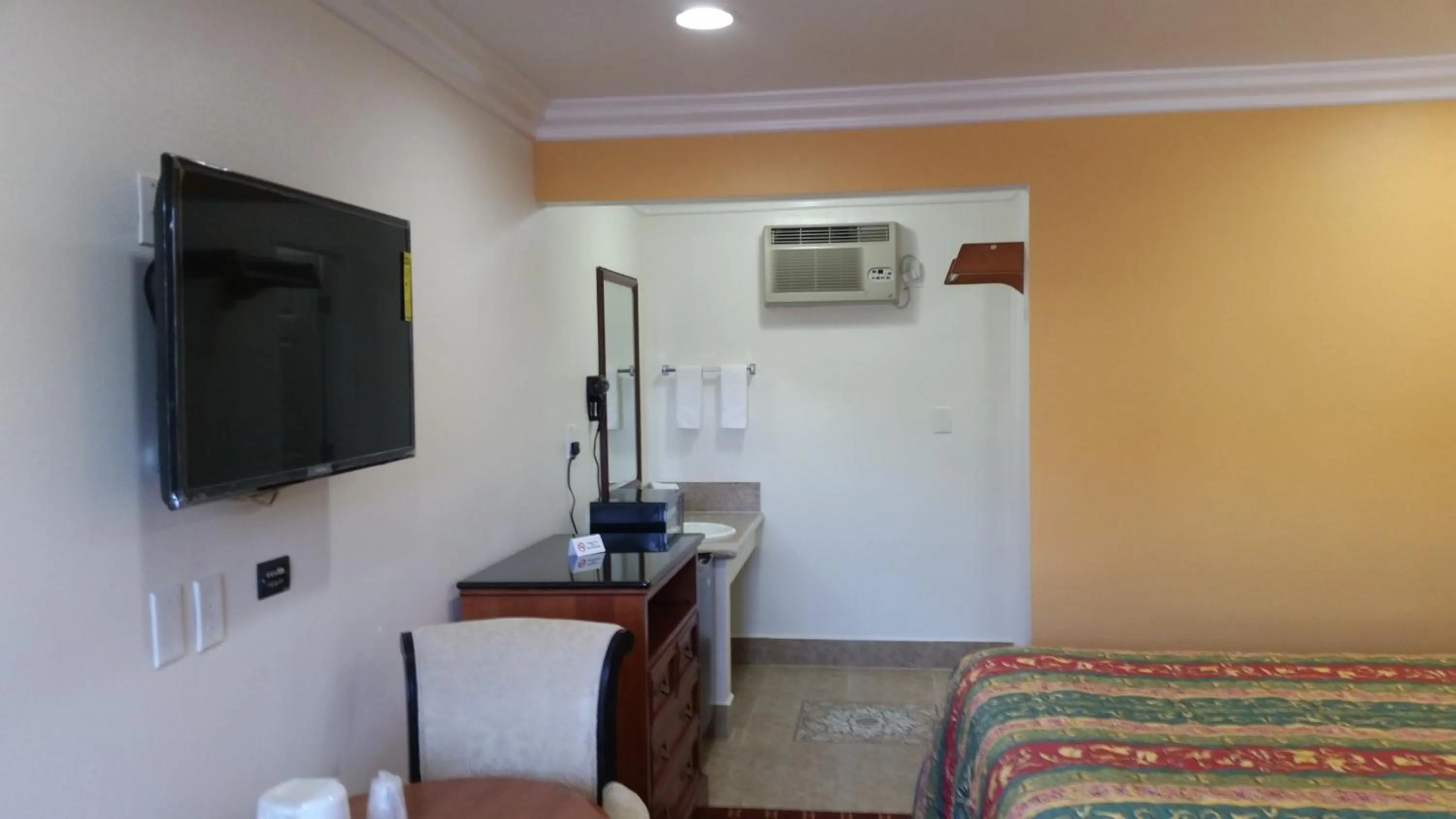 Decorative detail, Bed in Kona Inn Motel Anaheim