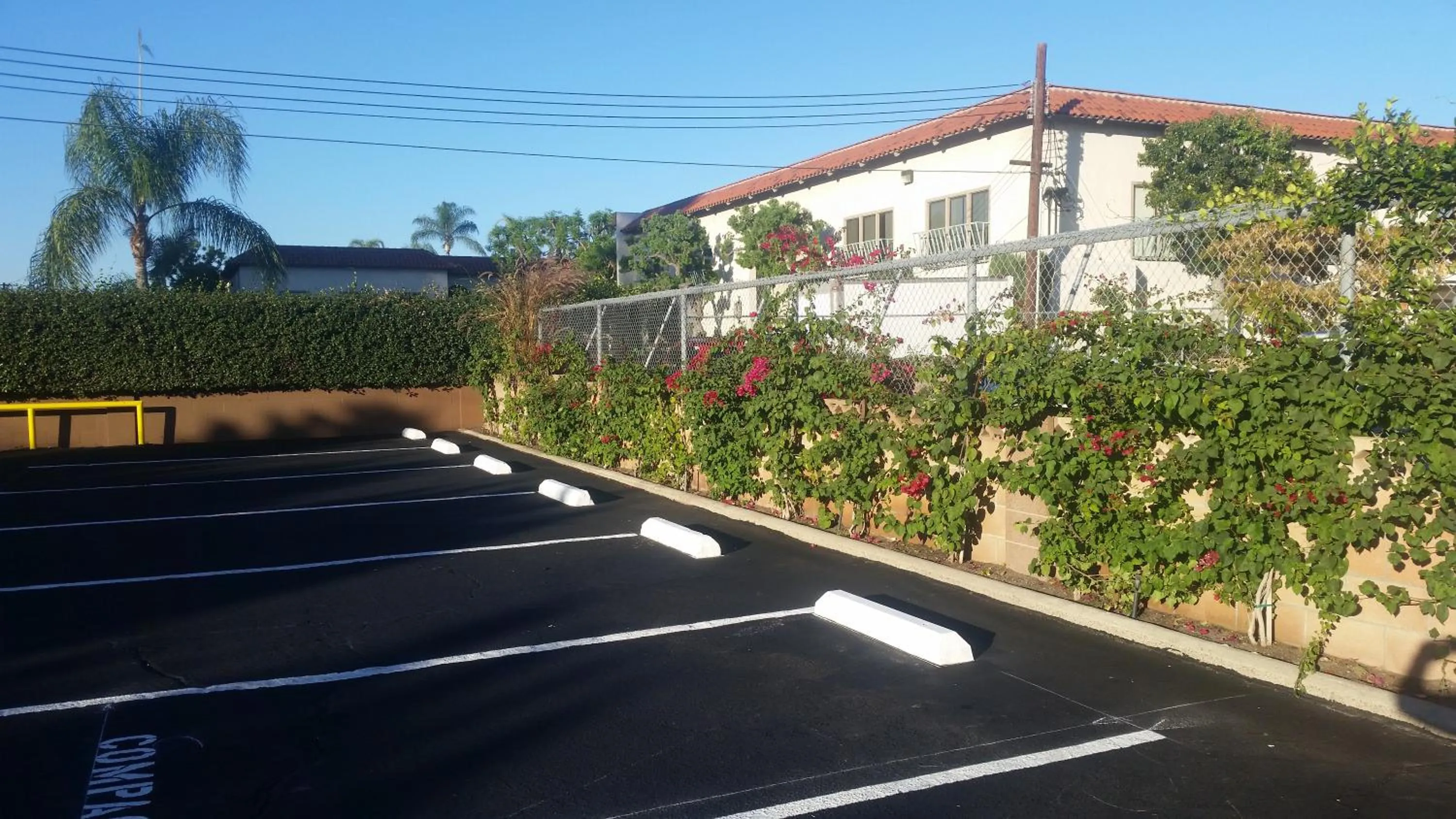 Property building in Kona Inn Motel Anaheim