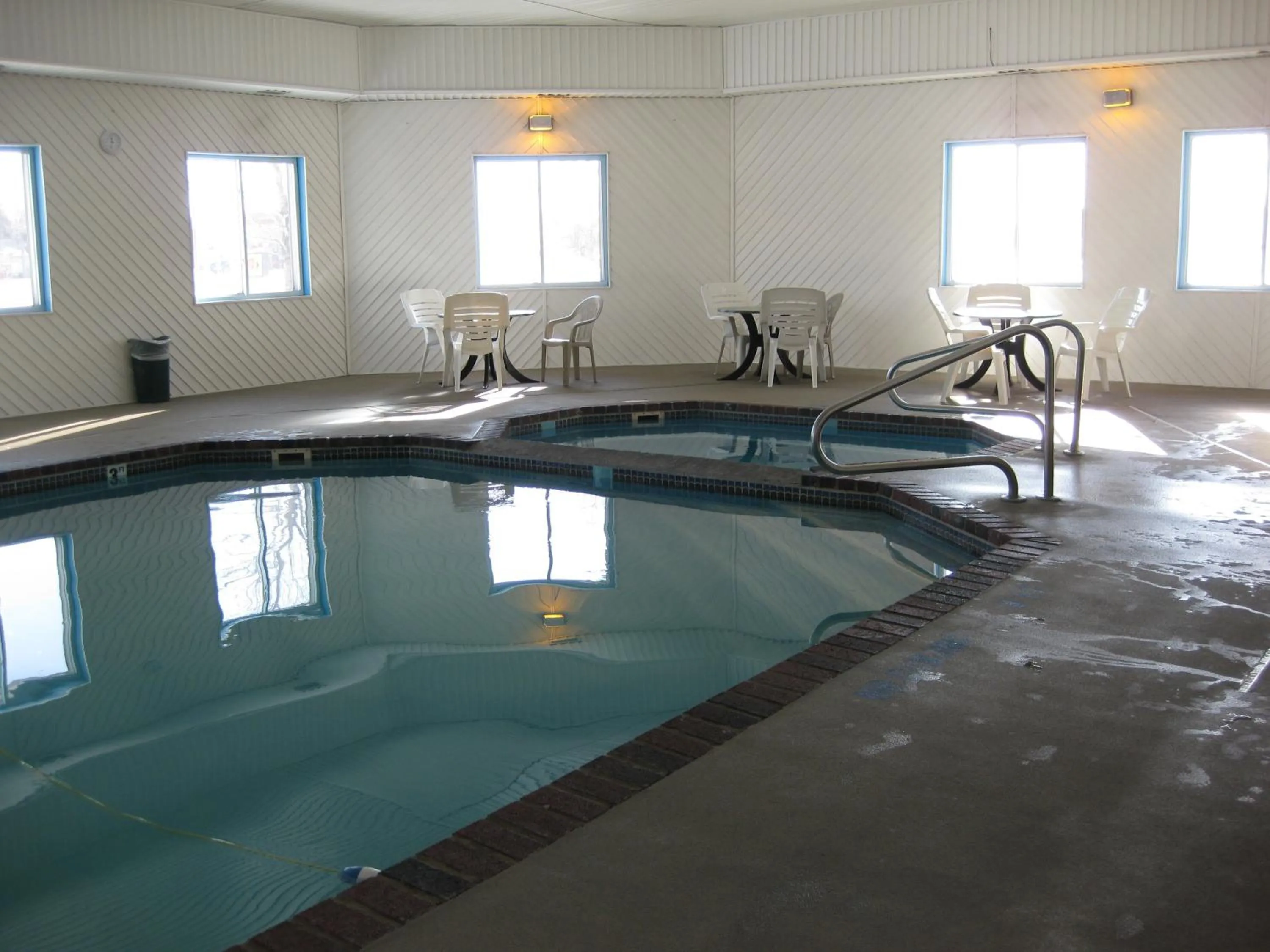 Swimming pool in Super 8 by Wyndham Escanaba