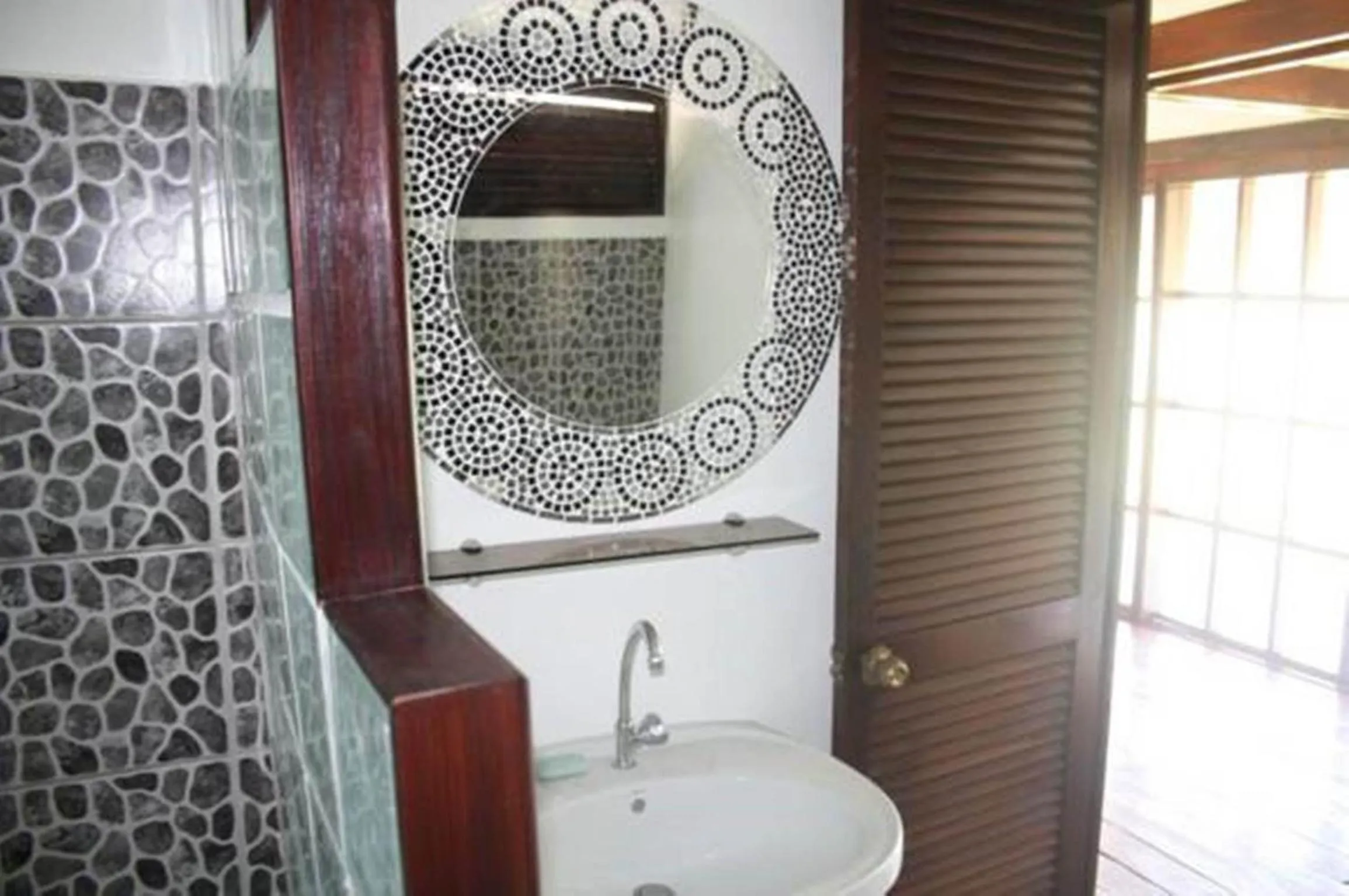 Bathroom in Raiatea Airport Bungalow