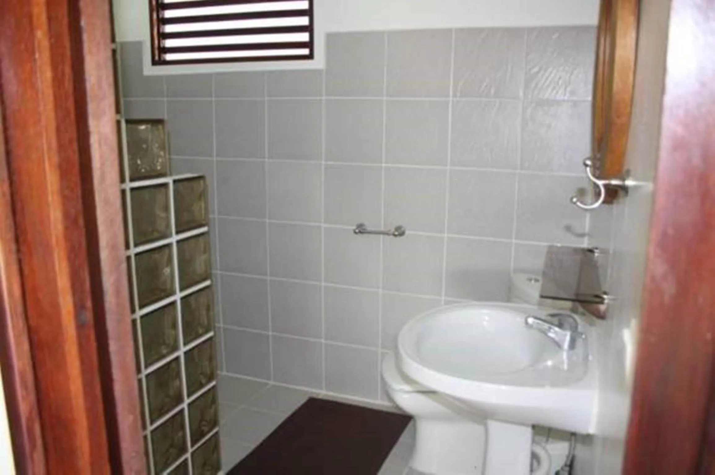 Bathroom in Raiatea Airport Bungalow