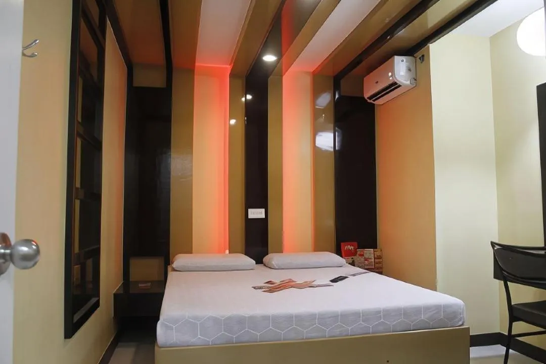 Bed in Hotel Sogo - Monumento, LRT Station