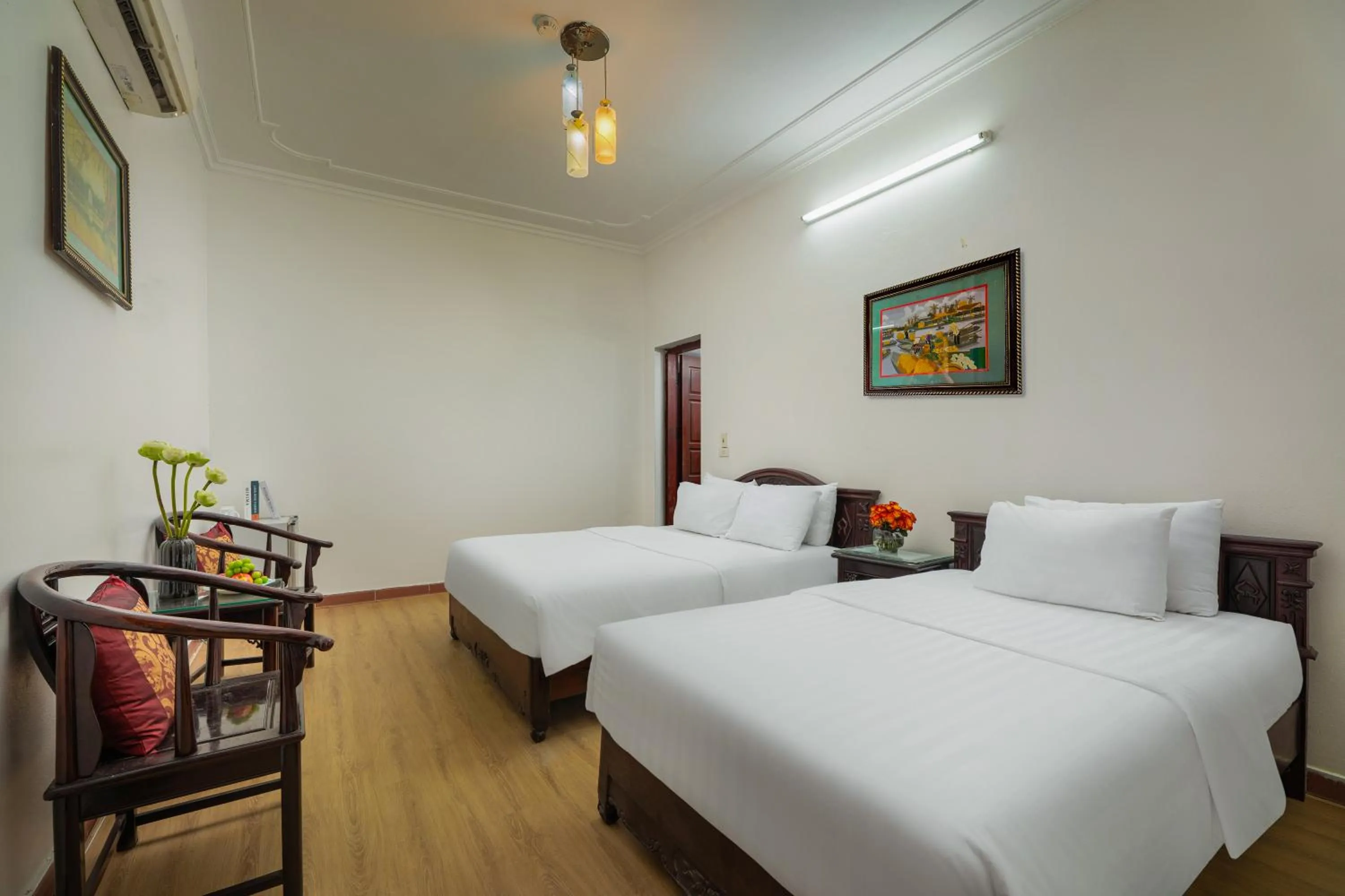 Bedroom, Bed in Viet Nhat Hotel