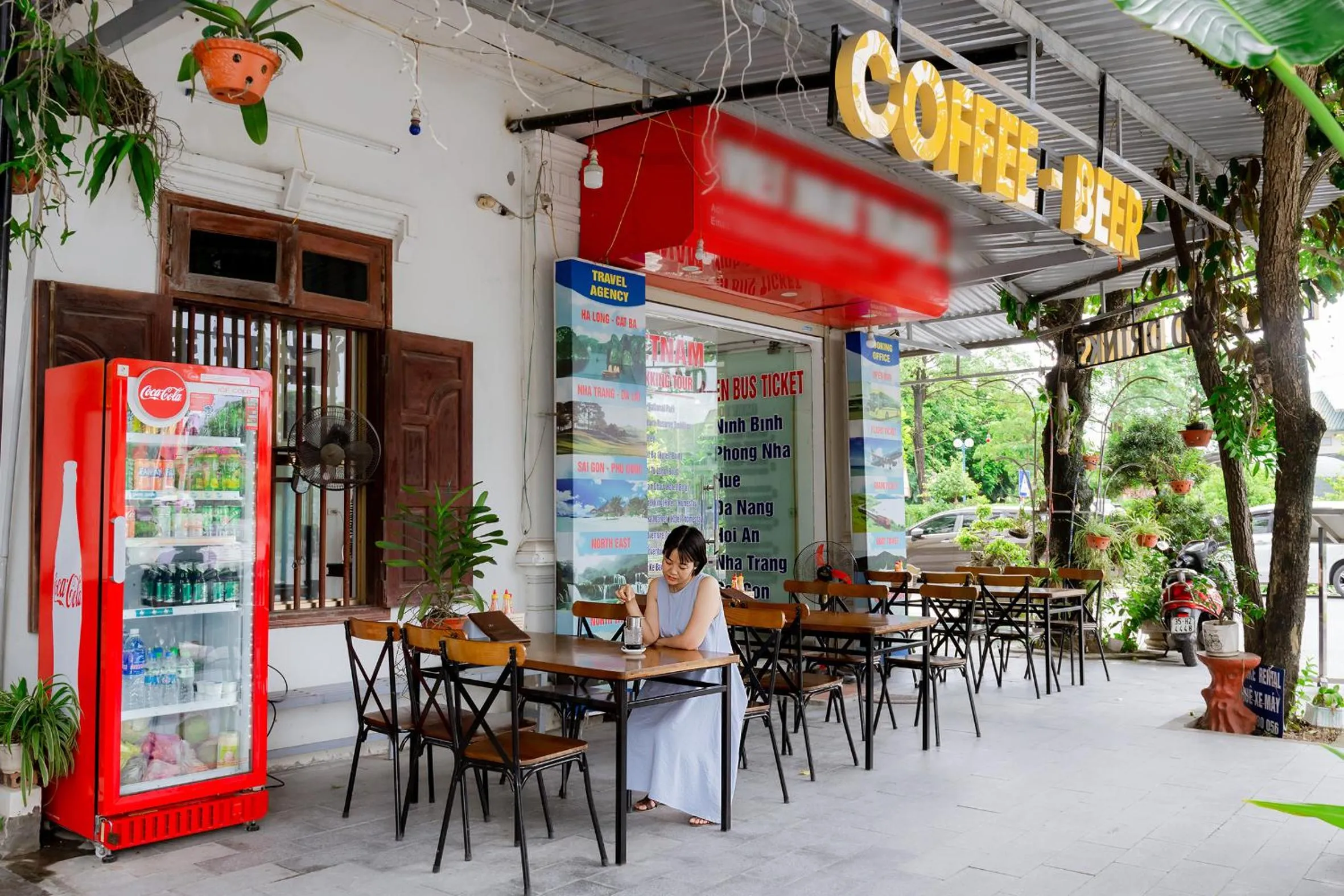 Restaurant/places to eat in Viet Nhat Hotel