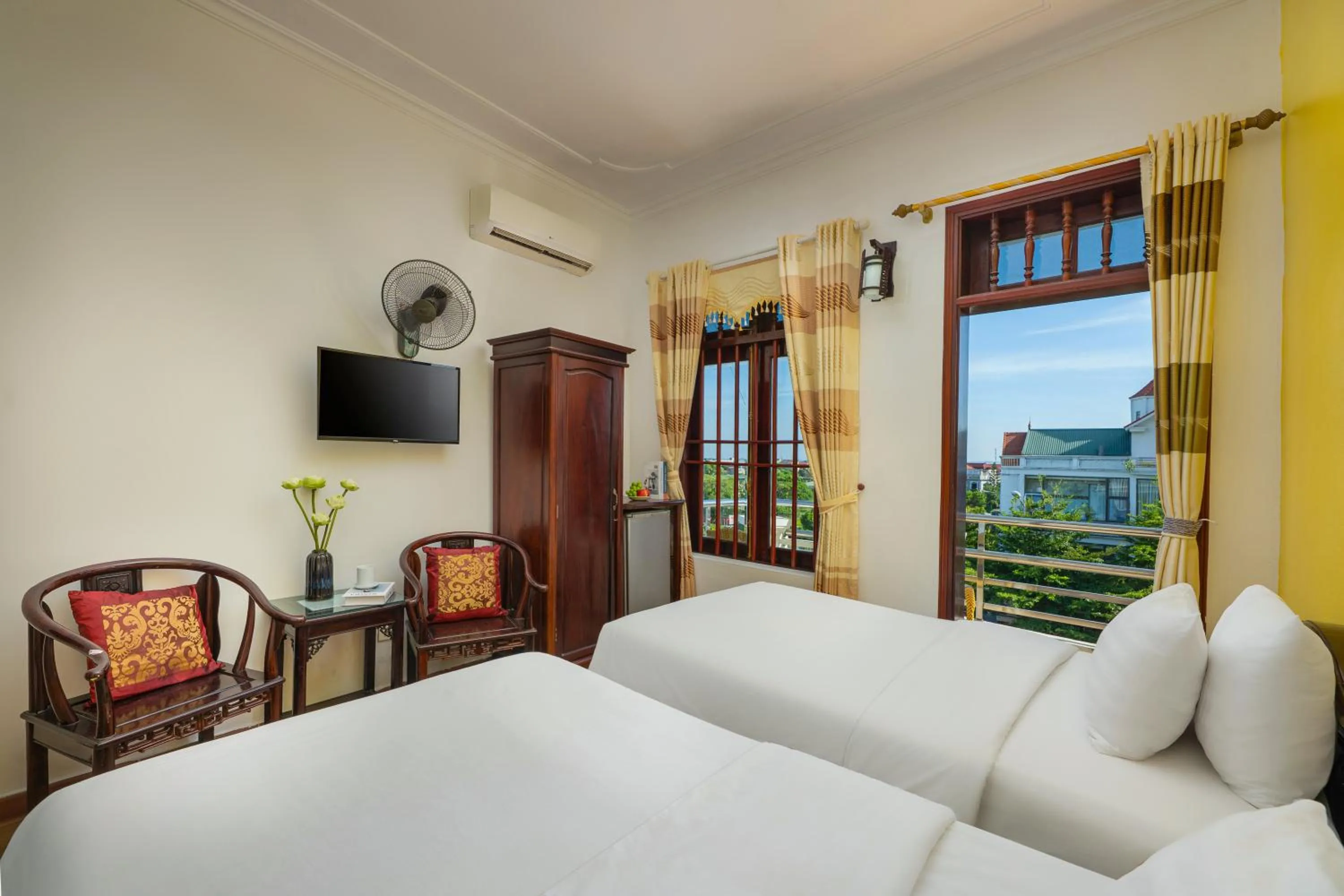 Bedroom, Bed in Viet Nhat Hotel