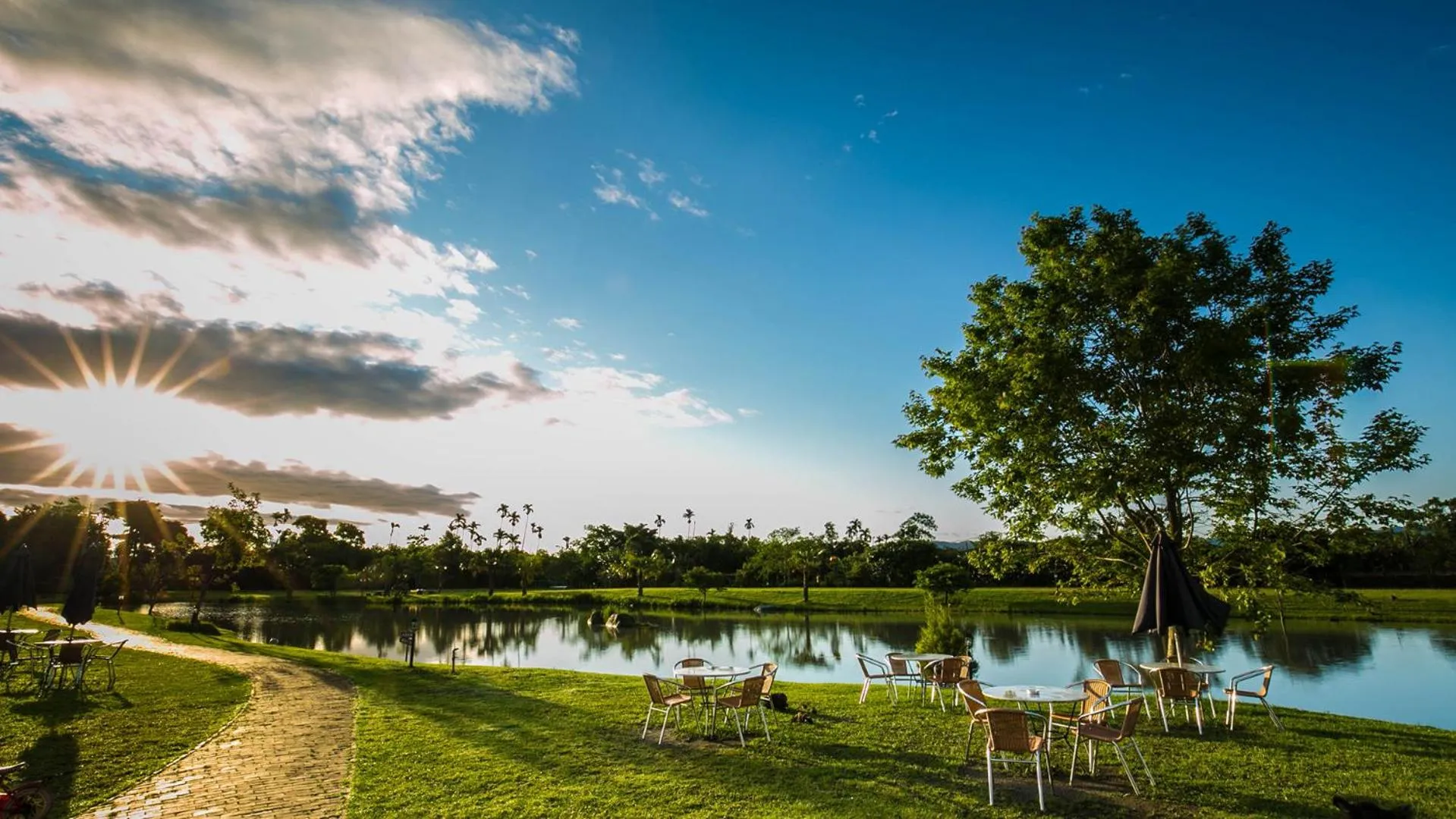 Lake view in Summer Rocker Villa