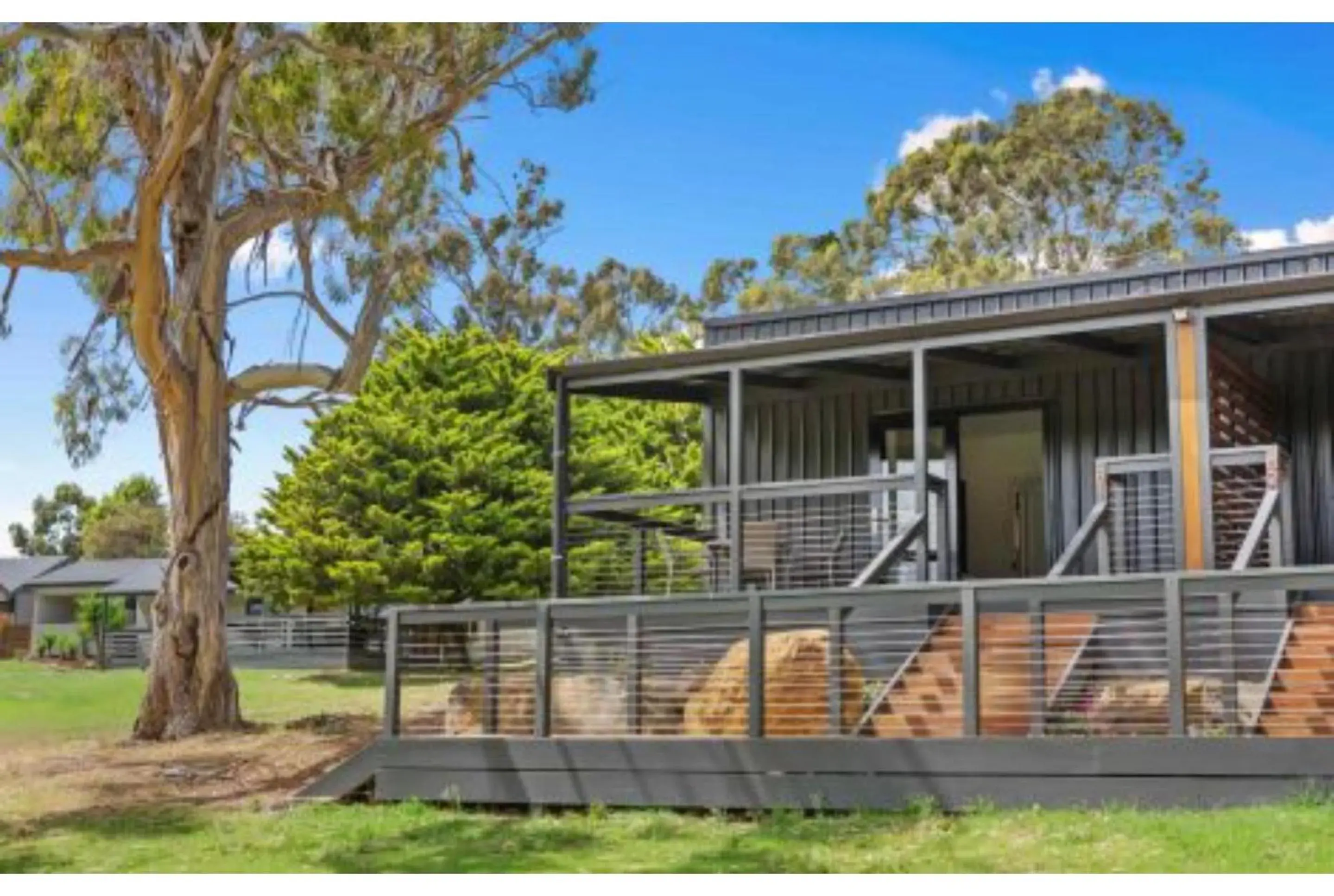 Deluxe Studio Lakeview Cabin (2 Queen) in Discovery Parks - Hahndorf Deluxe Studio Lakeview Cabin (2 Queen) in Discovery Parks - Hahndorf