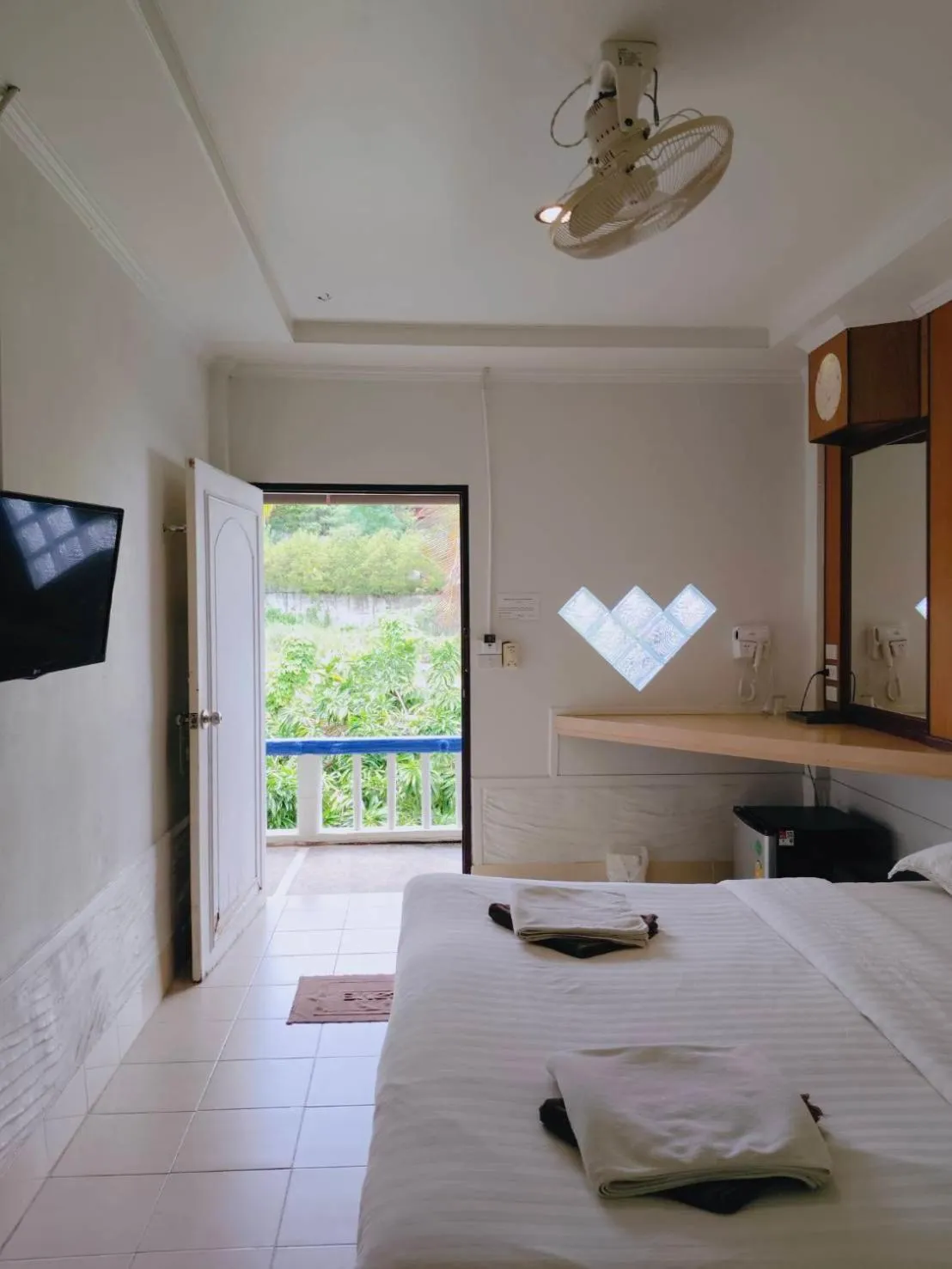 Bedroom, Bed in Simple Life Talay & Divers Resort