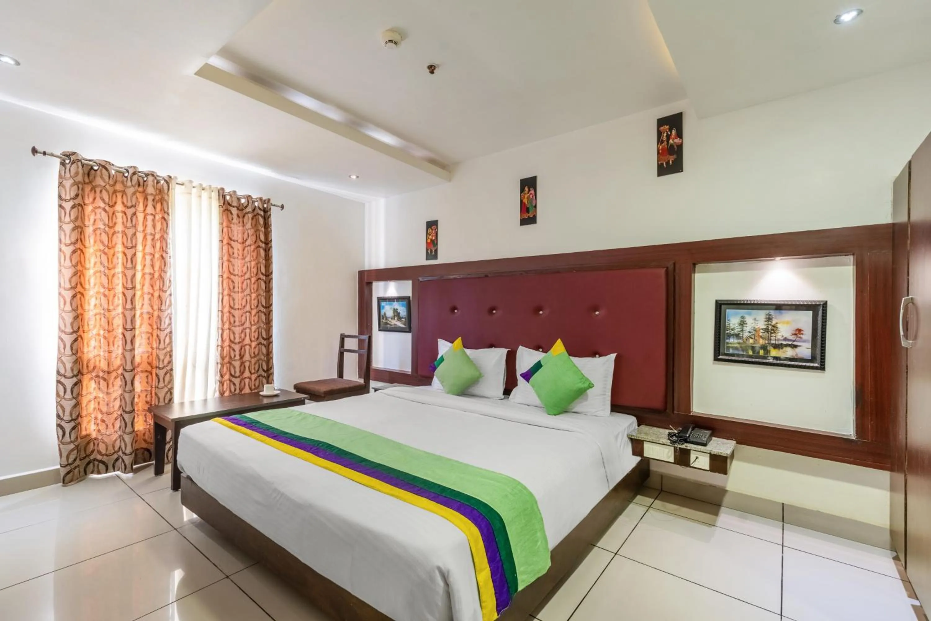 Bedroom, Bed in Treebo South Avenue, 700 Mts From Promenade Beach