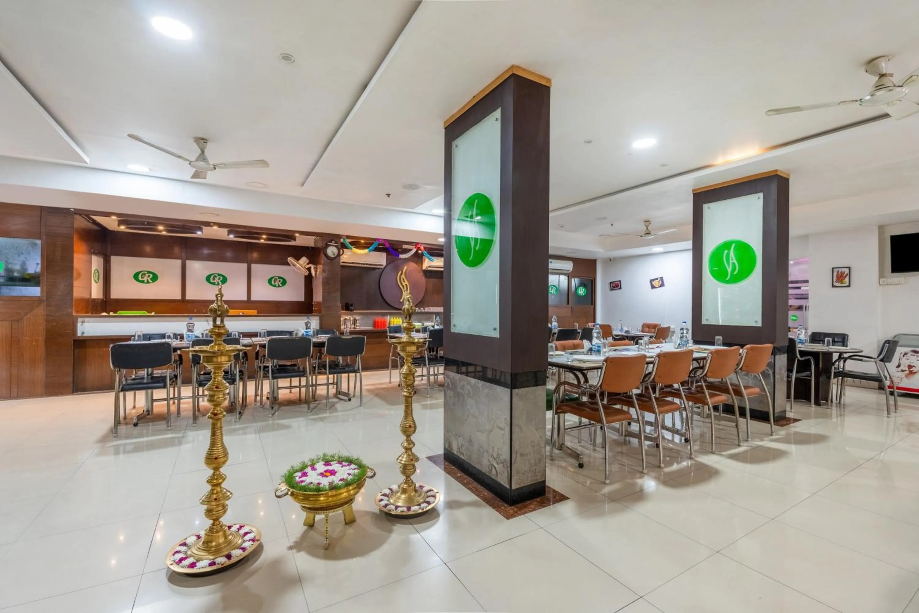 Restaurant/places to eat in Treebo South Avenue, 700 Mts From Promenade Beach