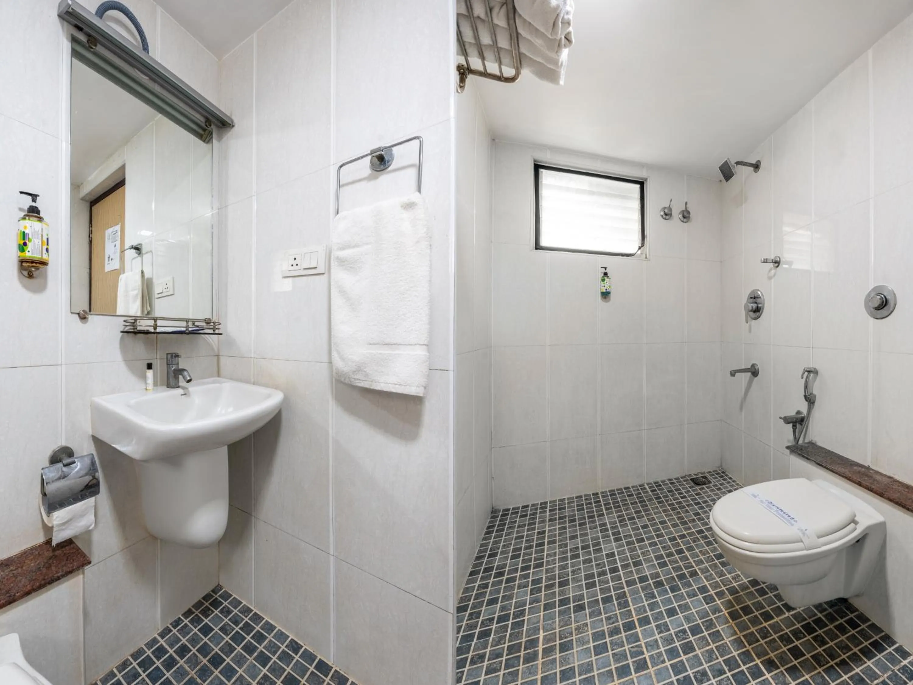 Bathroom in Treebo South Avenue, 700 Mts From Promenade Beach