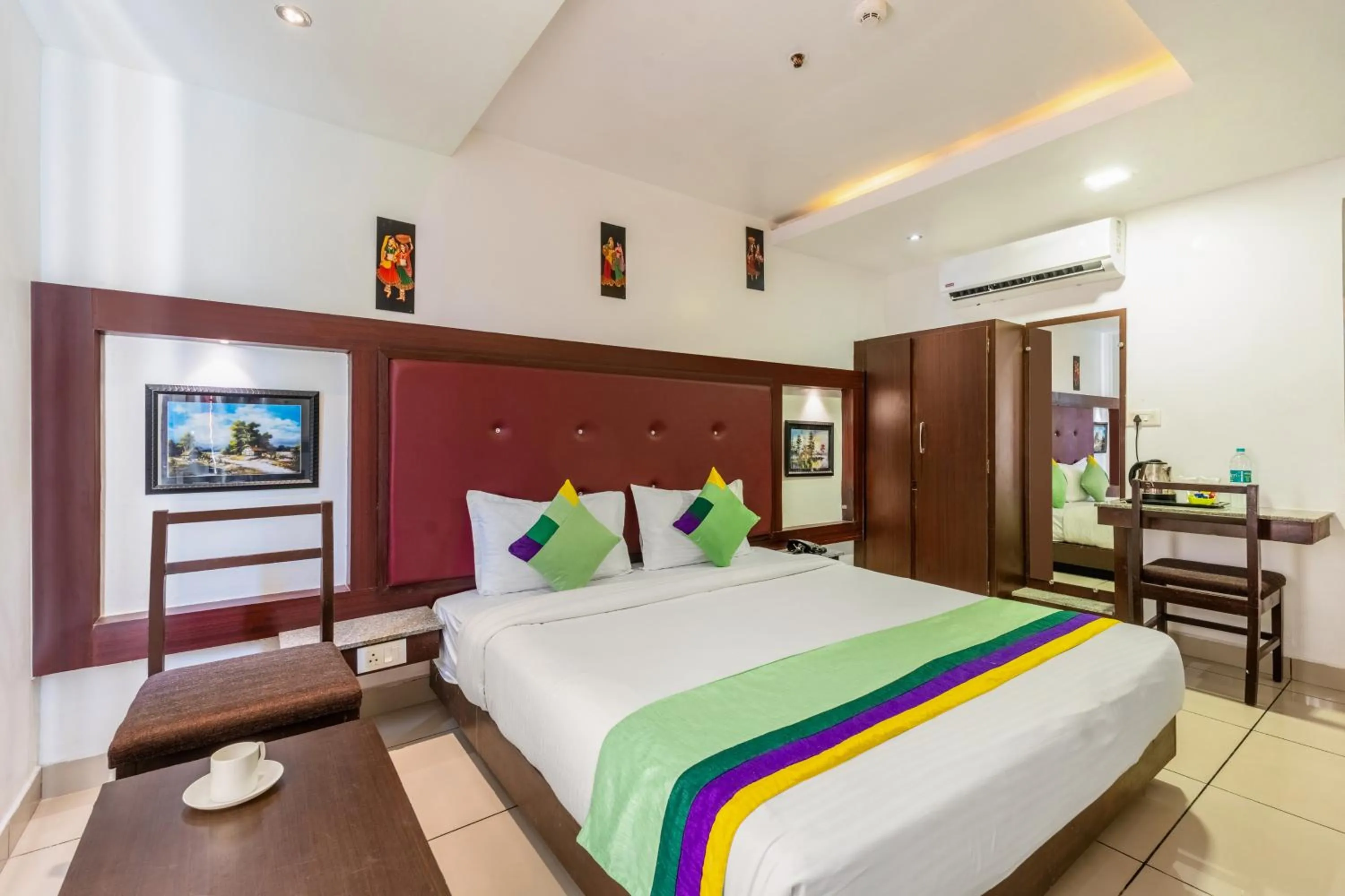 Bedroom, Bed in Treebo South Avenue, 700 Mts From Promenade Beach