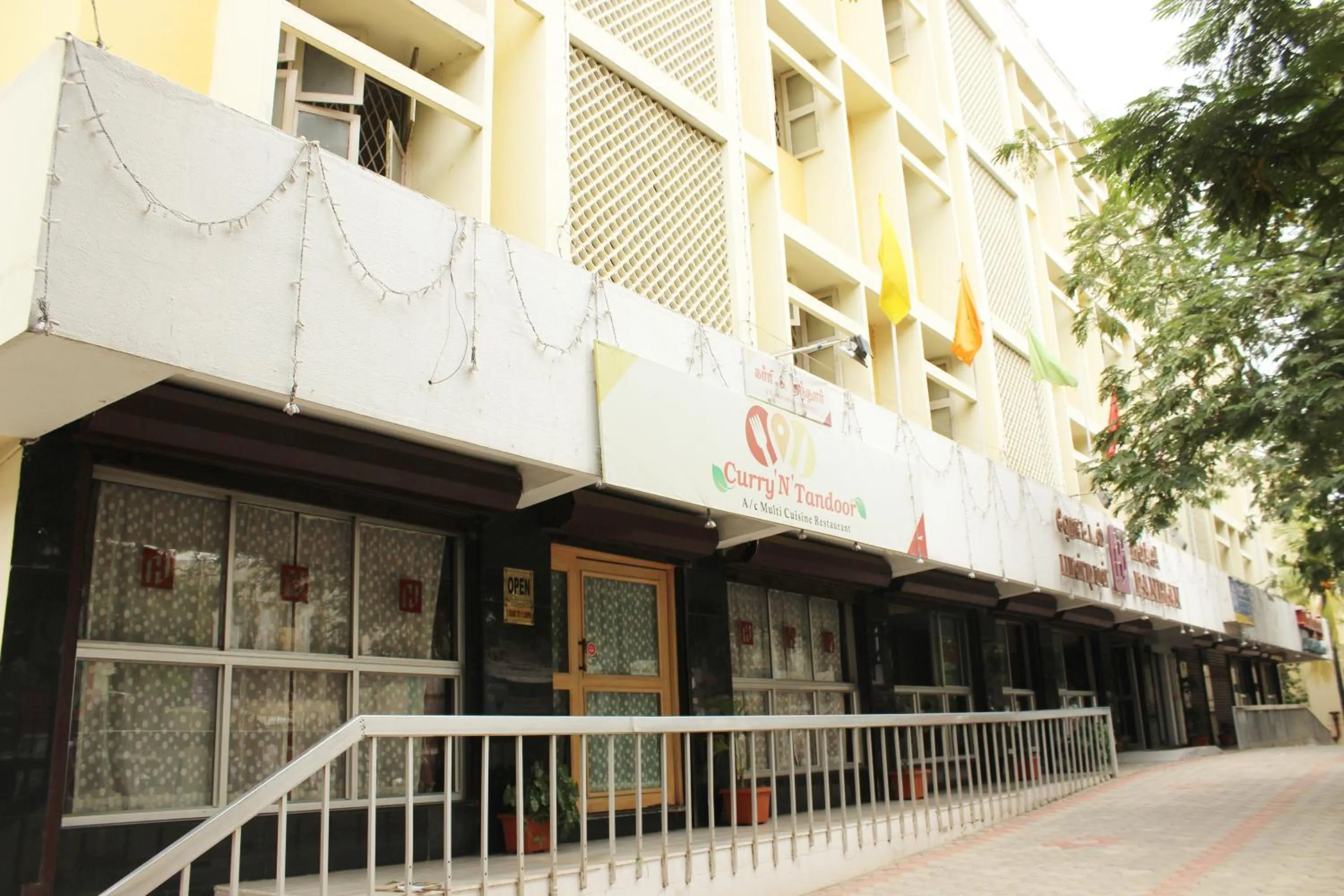 Facade/entrance in Hotel Pandian