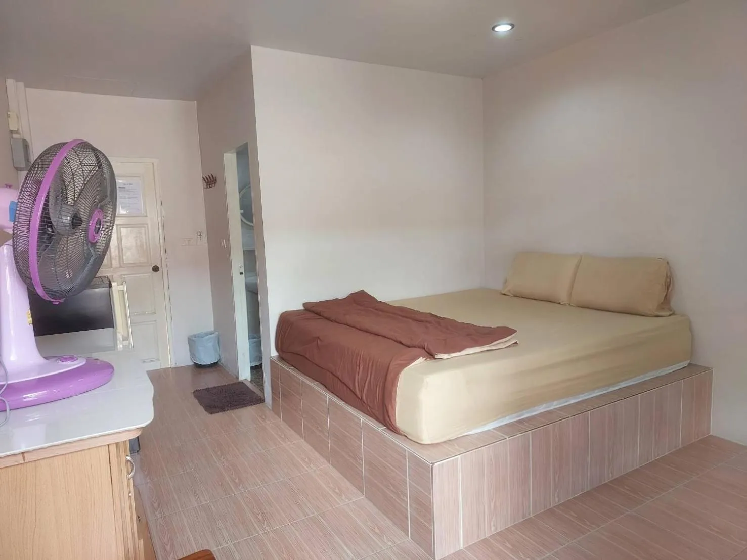 Bedroom, Bed in Sairee Center Guest House