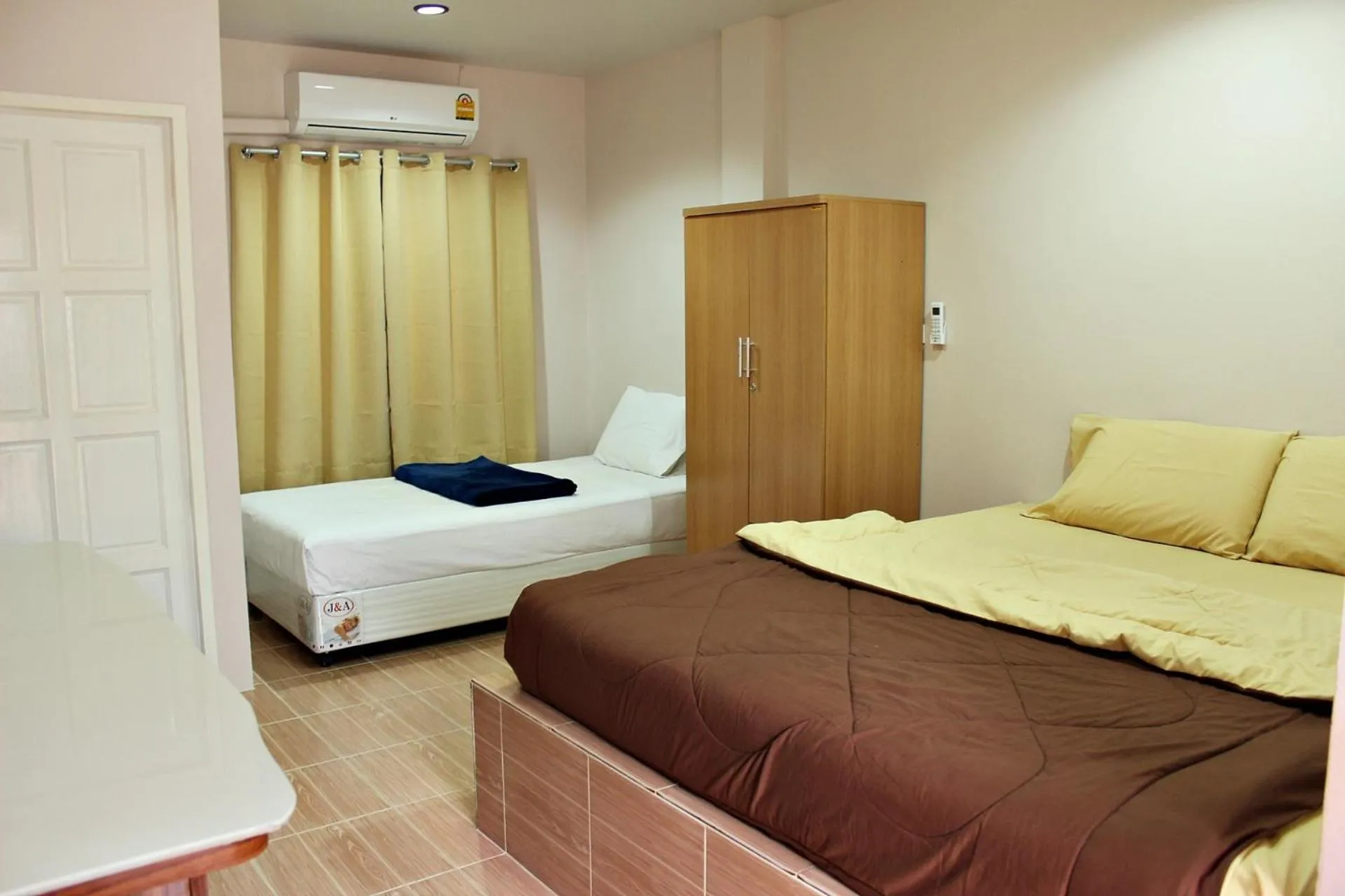 Bedroom, Bed in Sairee Center Guest House