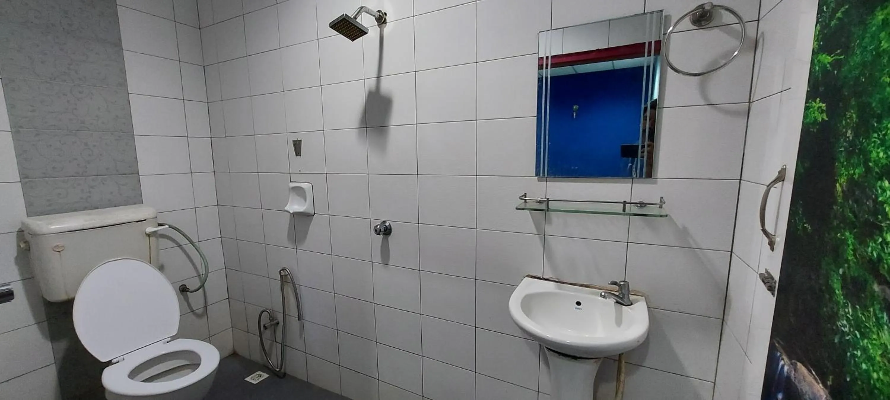 Shower in Tanjak Hotel