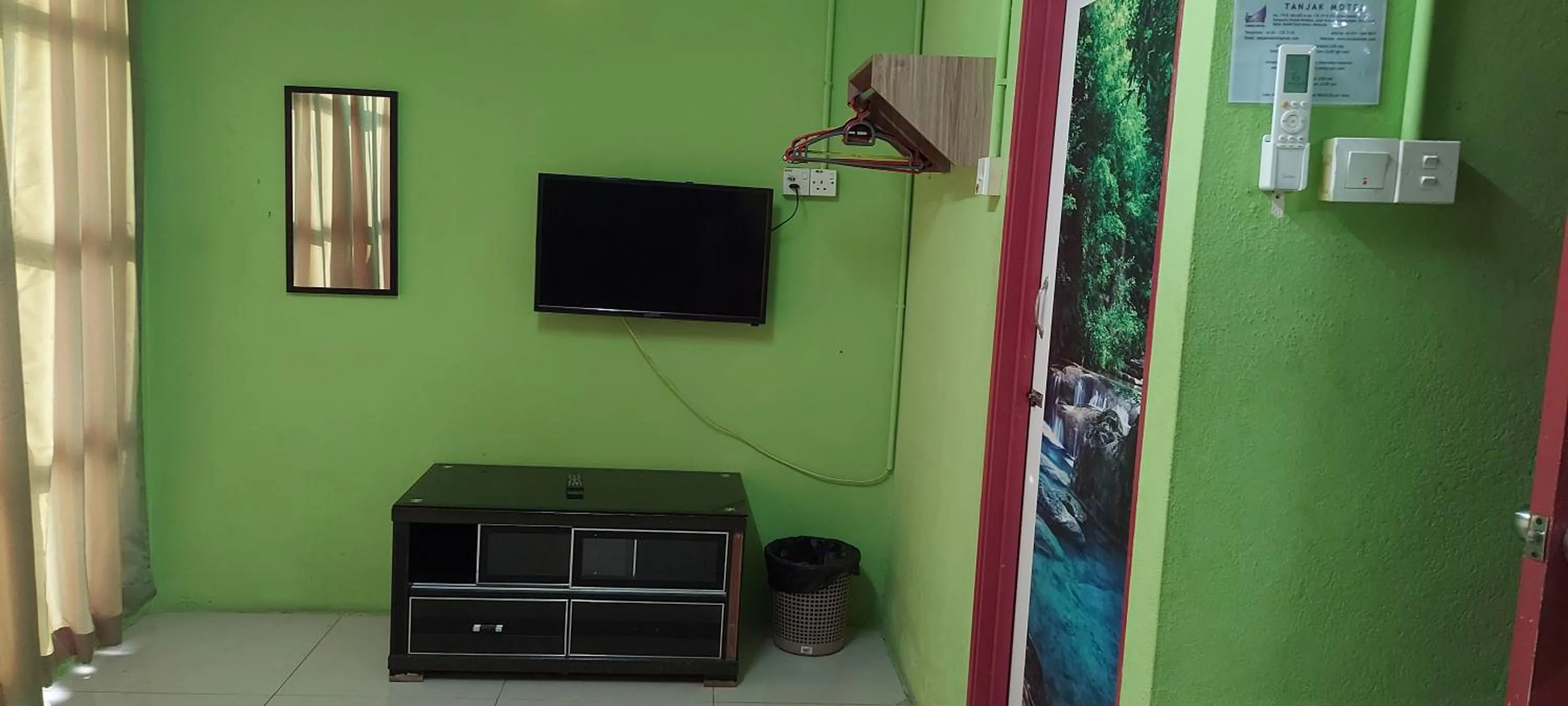 Communal lounge/ TV room in Tanjak Hotel