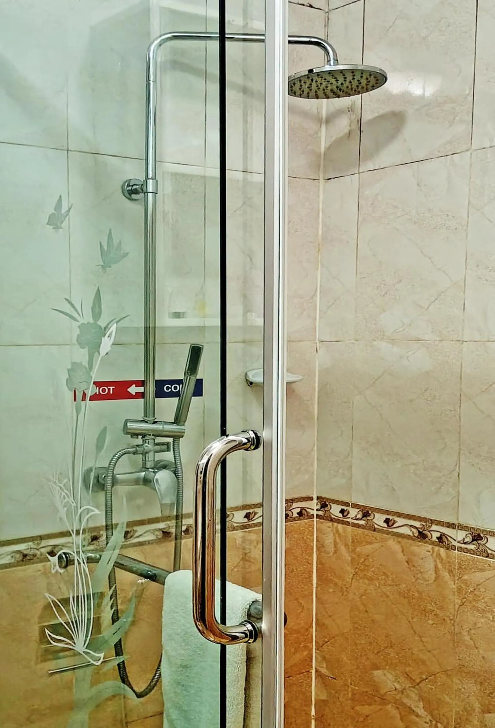 Shower in Nobleza Hotel