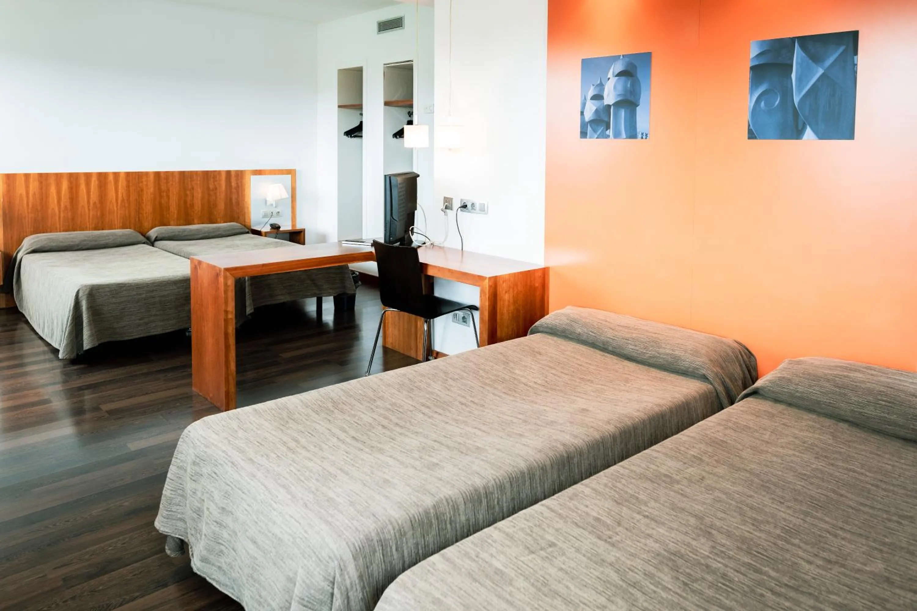 Photo of the whole room, Bed in AS Porta de Barcelona