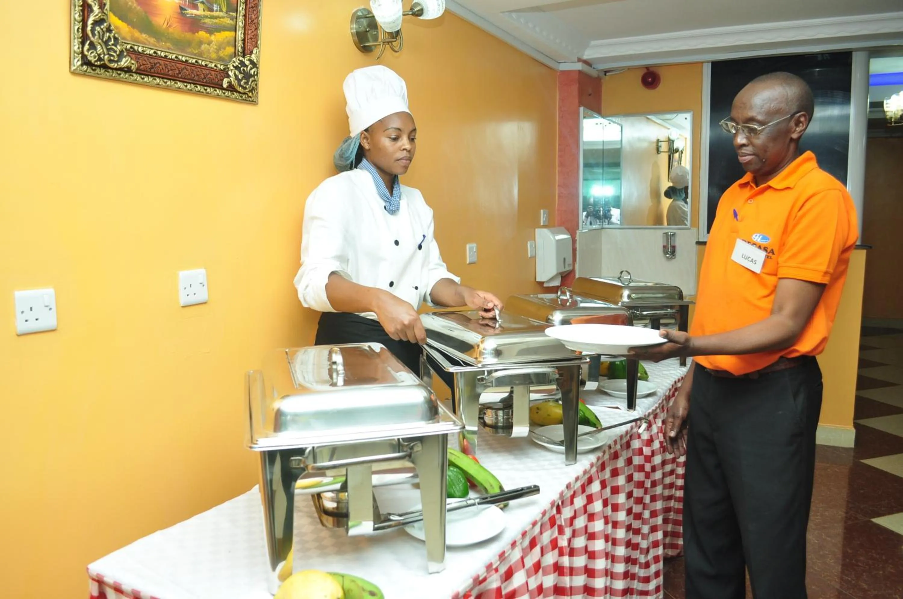 Restaurant/places to eat in Decasa Hotel