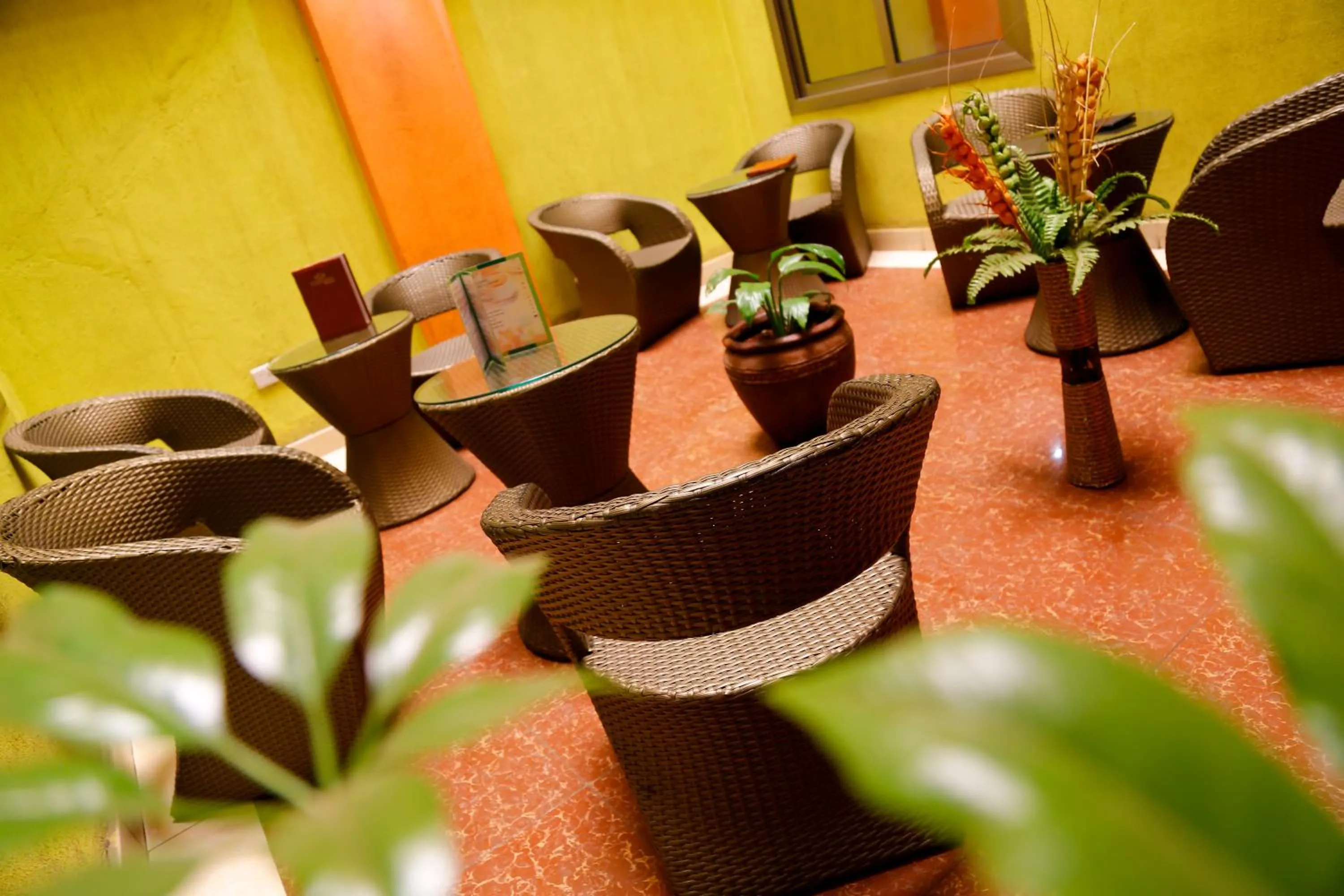 Restaurant/places to eat in Decasa Hotel