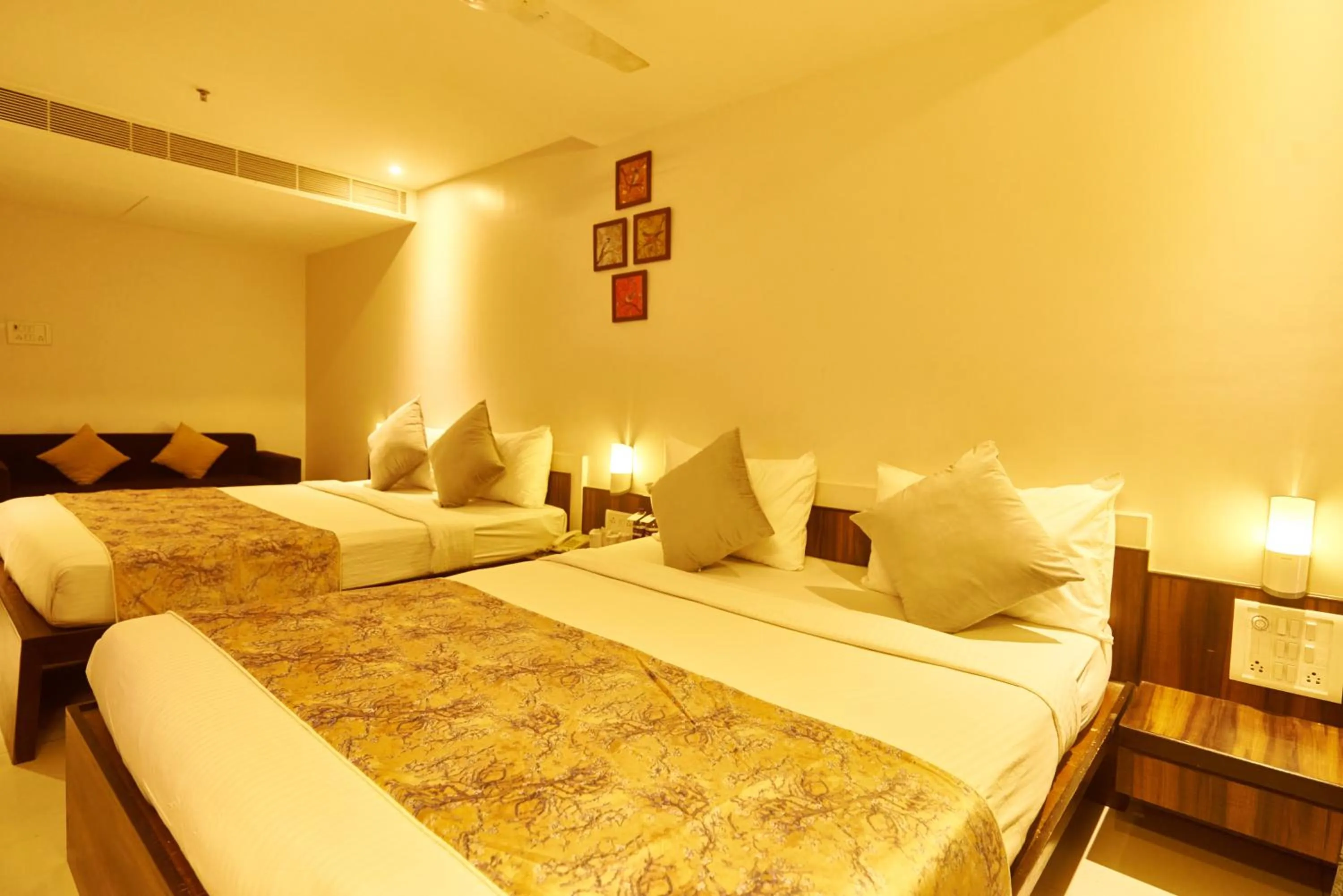 Bed in Hotel G-Square - Shirdi