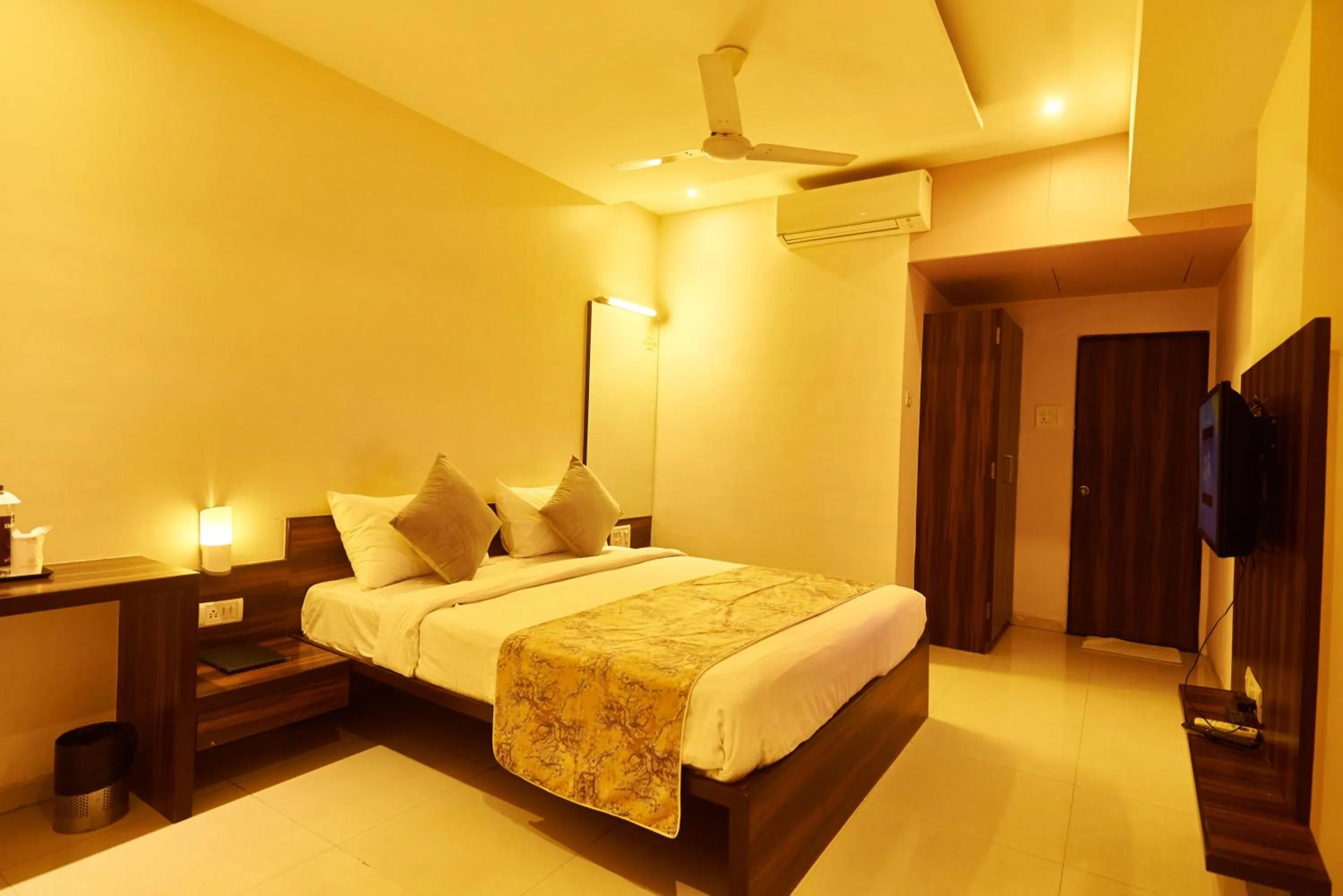 Bed in Hotel G-Square - Shirdi