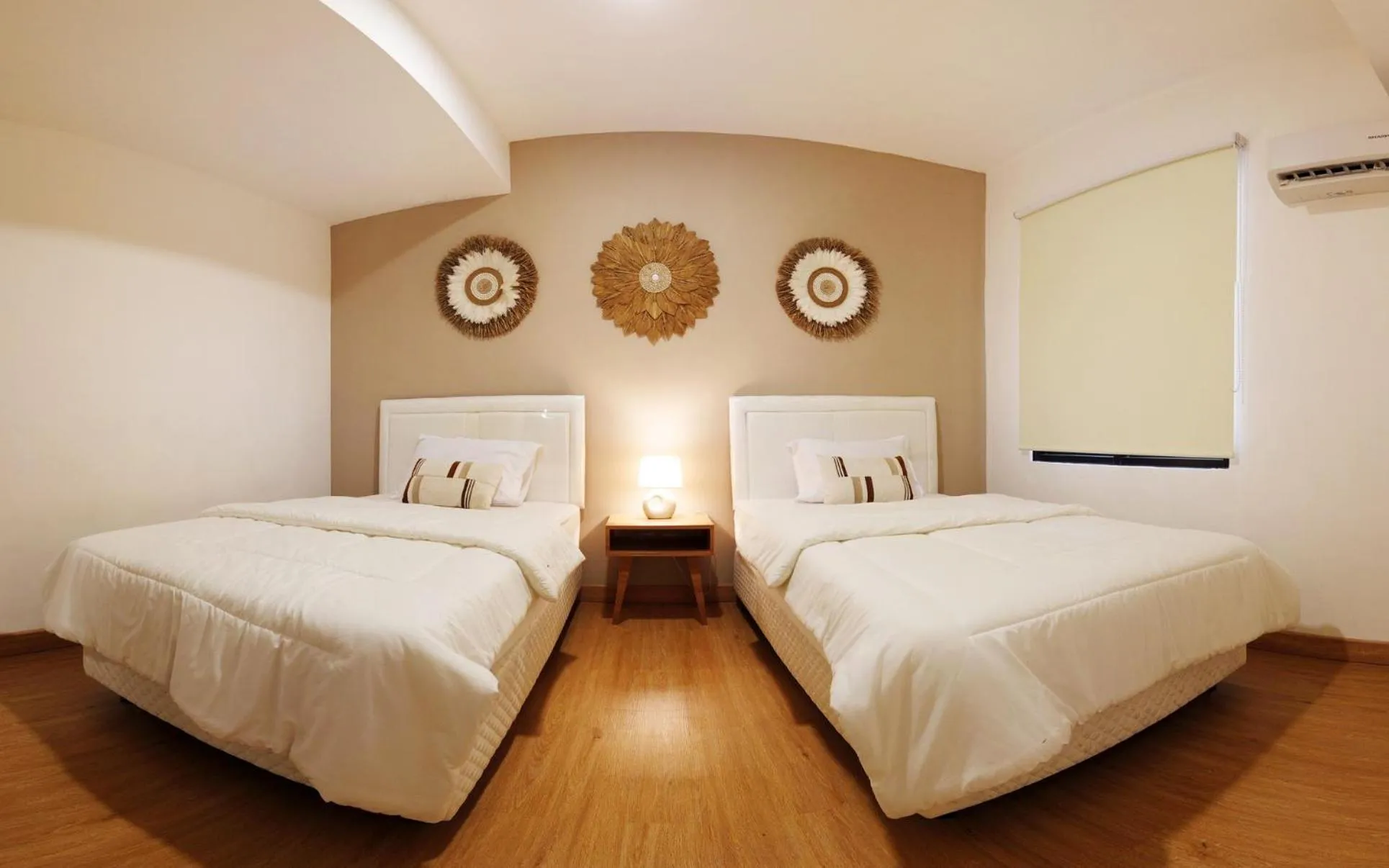 Bedroom, Bed in Ocean Beach Villas - Carita Kondominium