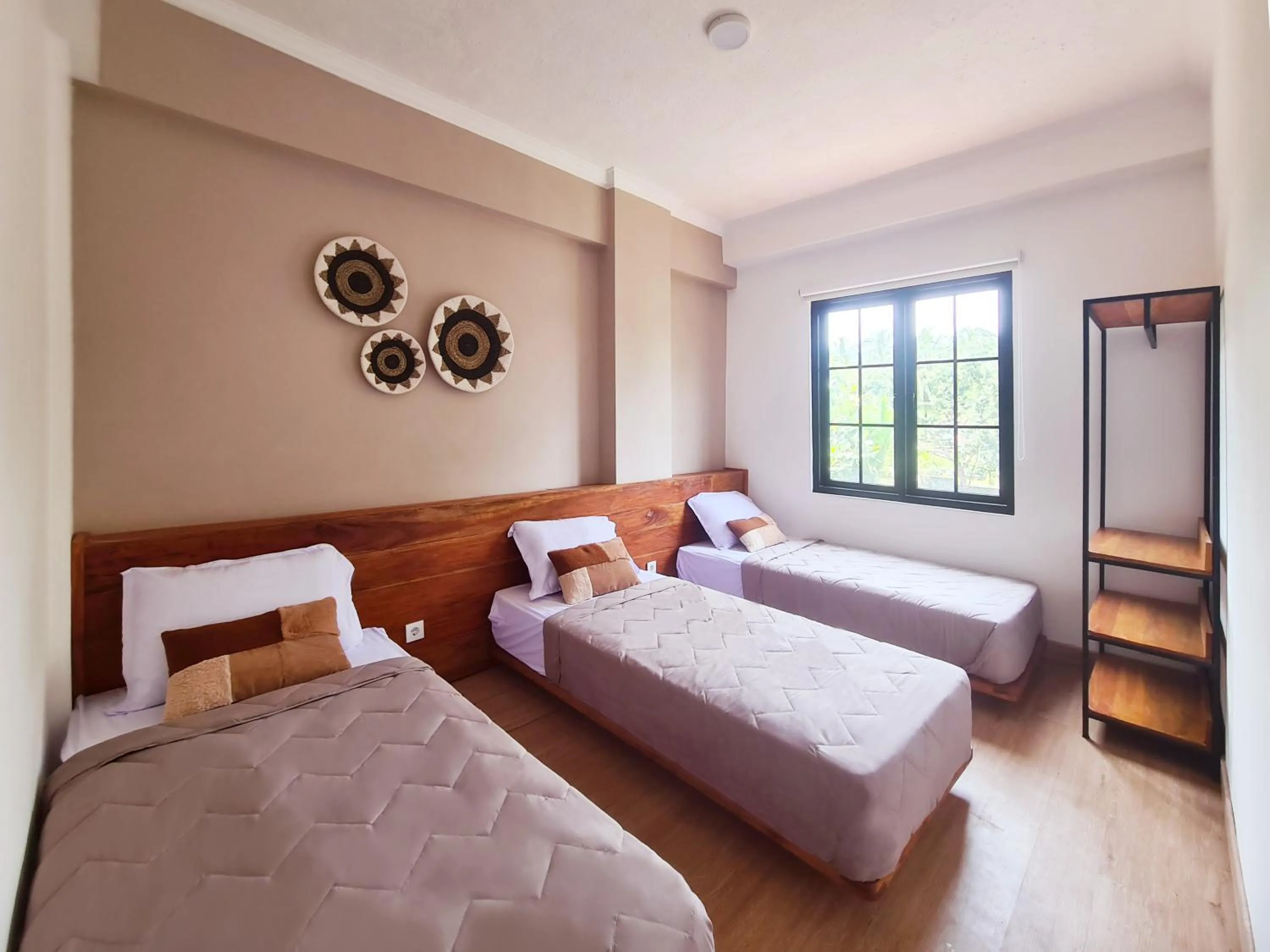 Bedroom, Bed in Ocean Beach Villas - Carita Kondominium