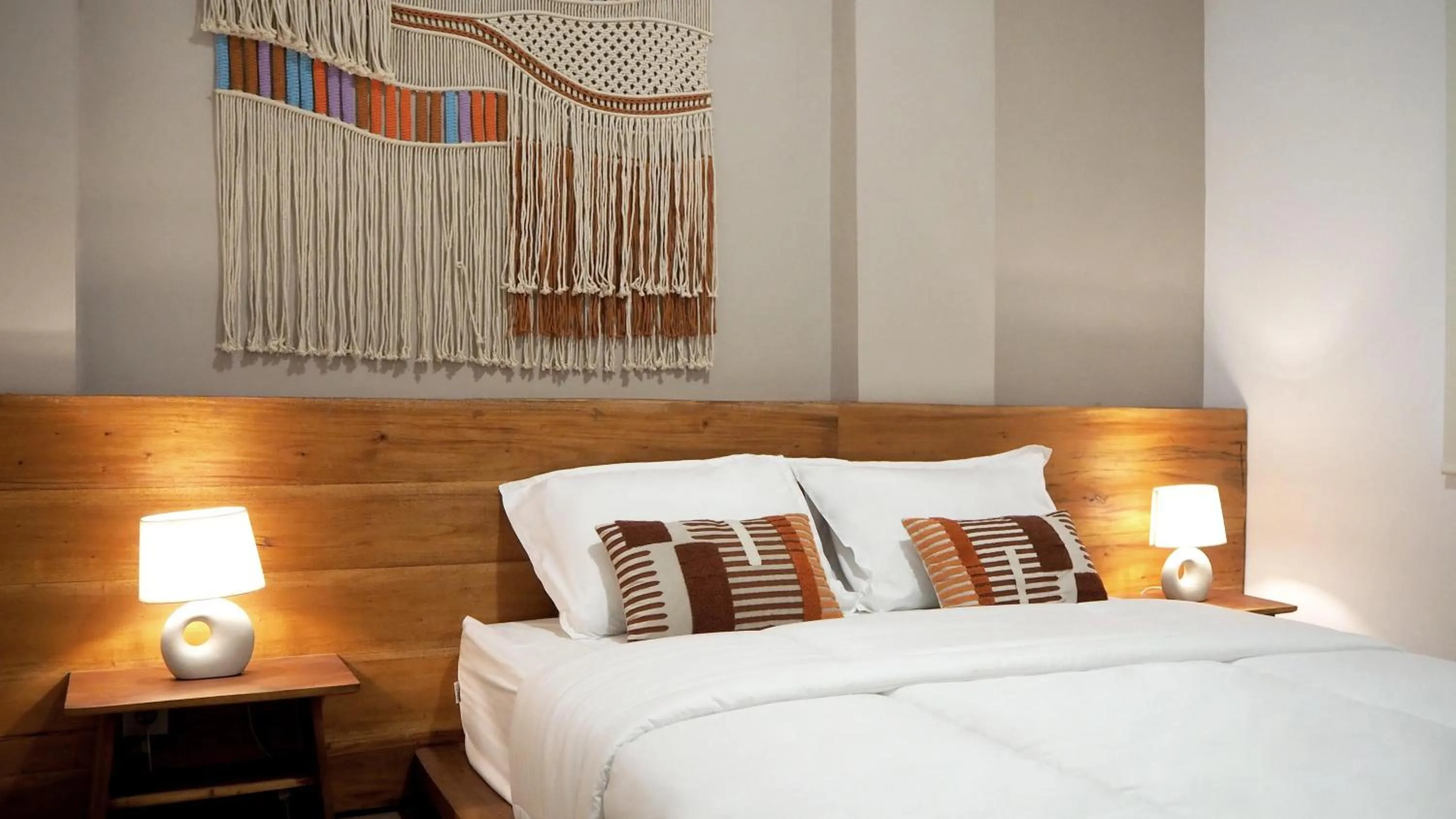 Bedroom, Bed in Ocean Beach Villas - Carita Kondominium