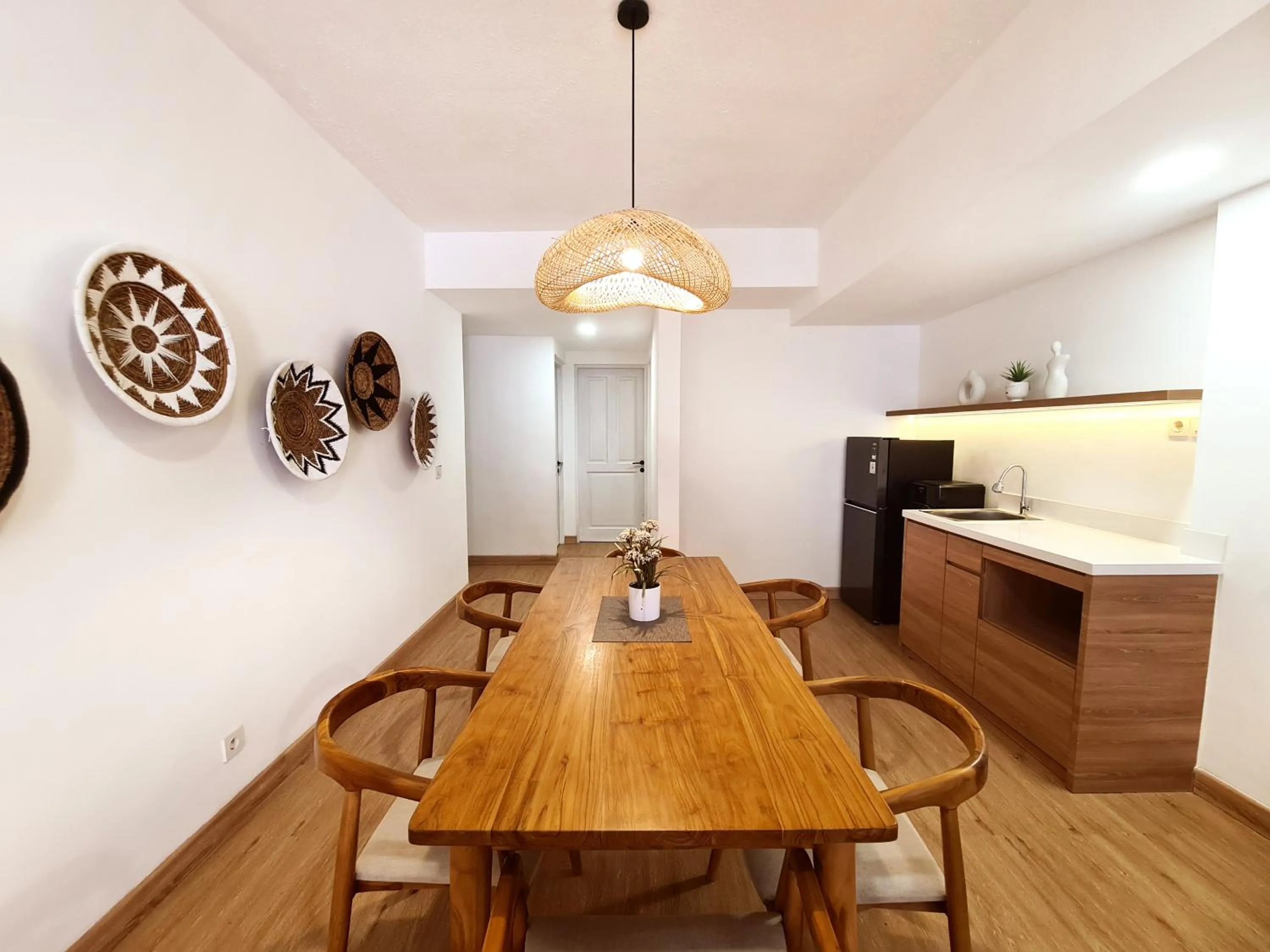 Dining area in Ocean Beach Villas - Carita Kondominium