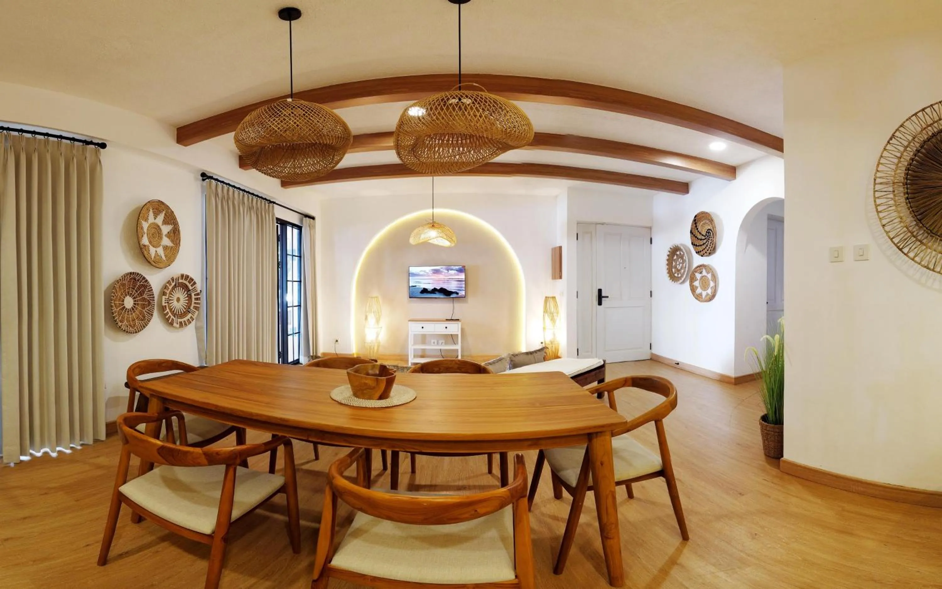 Dining area in Ocean Beach Villas - Carita Kondominium