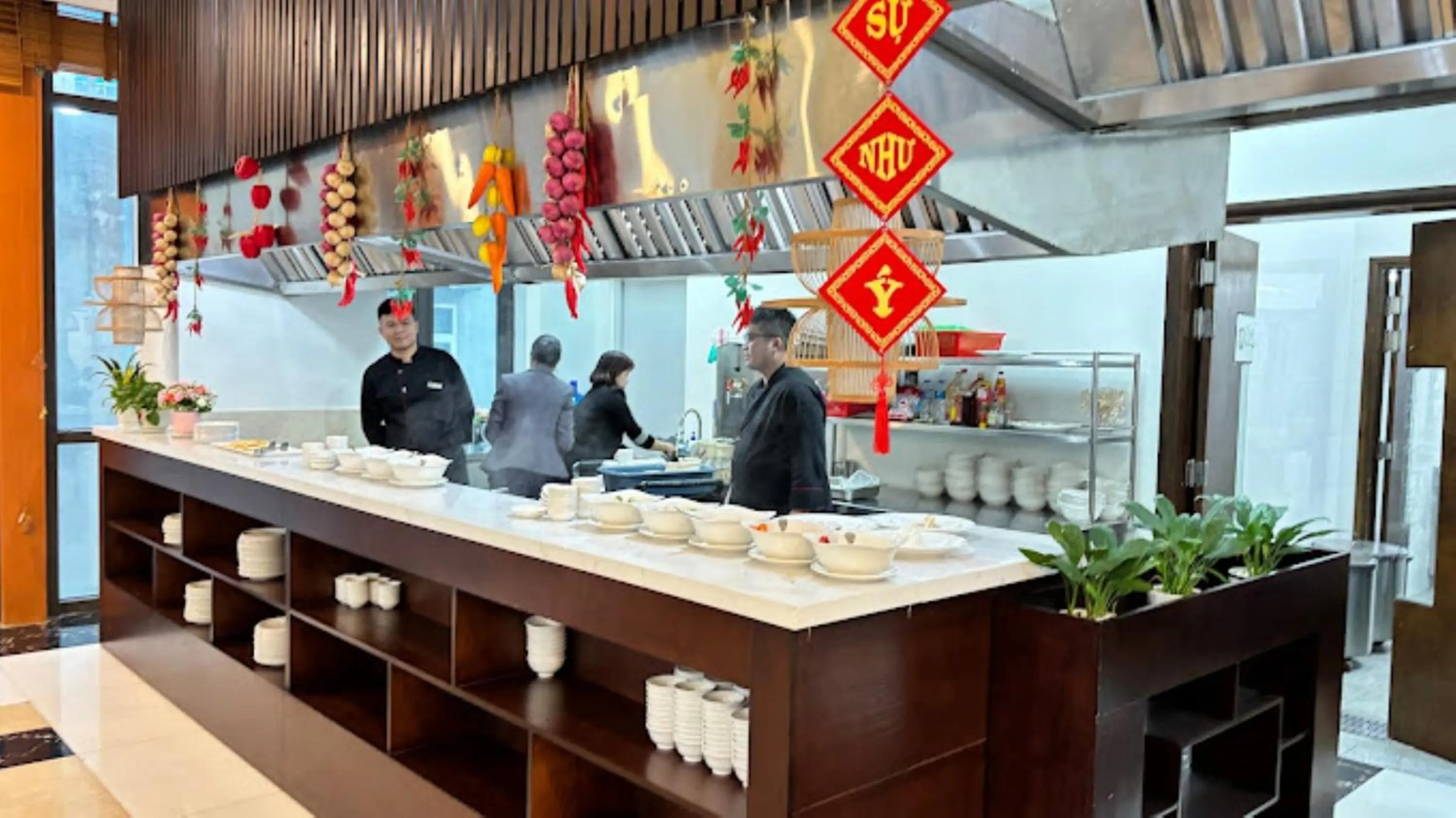 Food and drinks in Peace Hotel Hạ Long