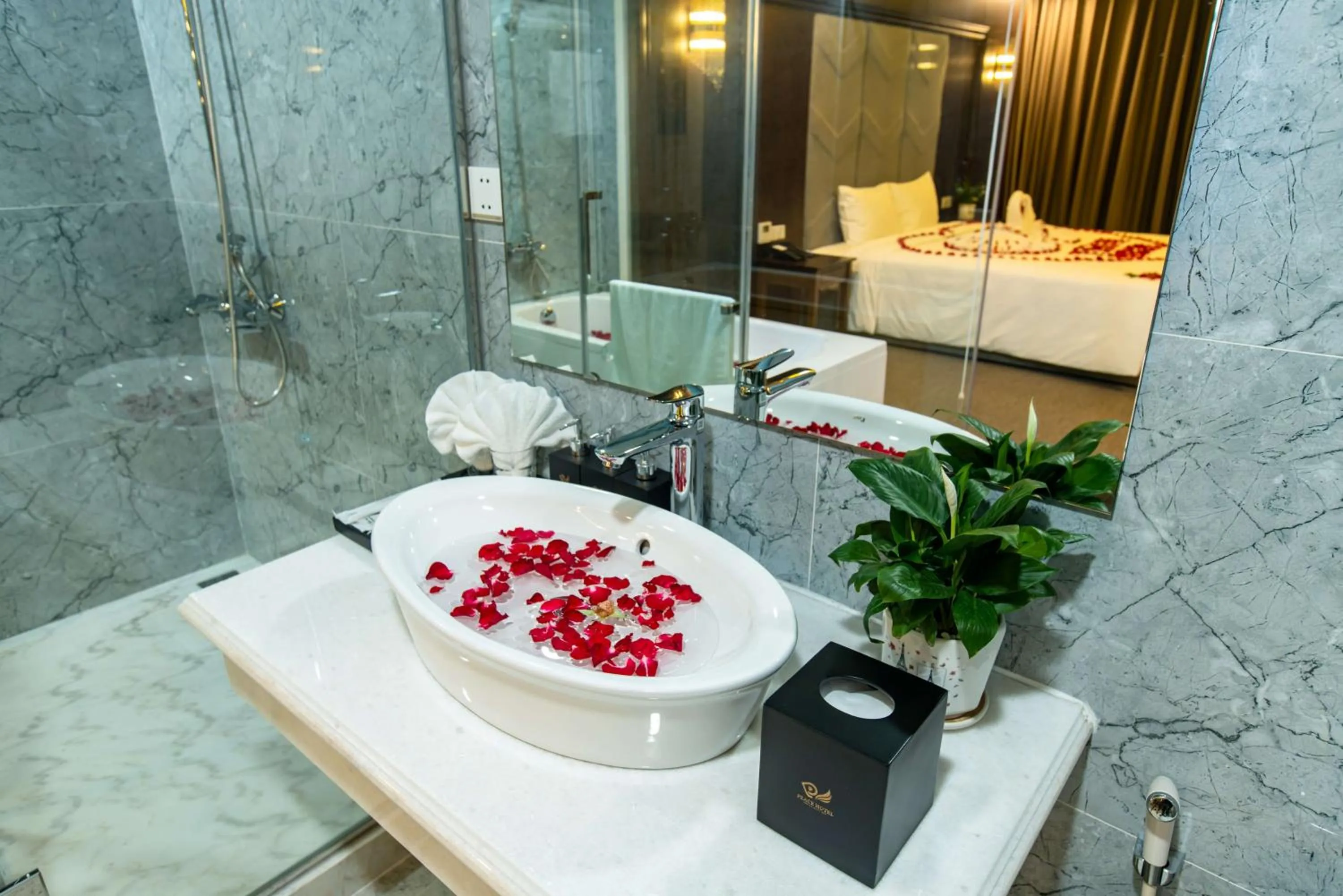 Bathroom in Peace Hotel Hạ Long