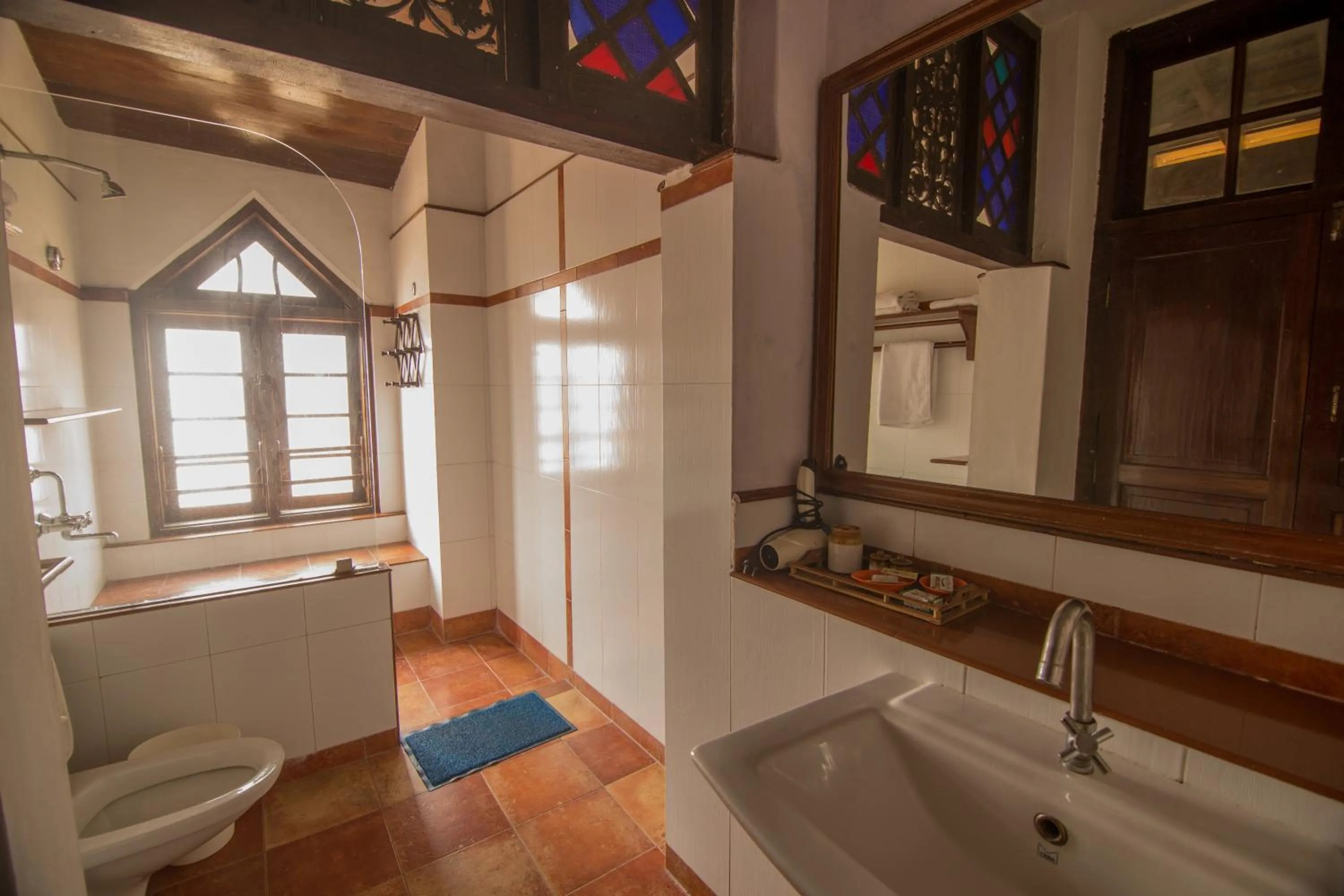 Bathroom in Old Courtyard Hotel