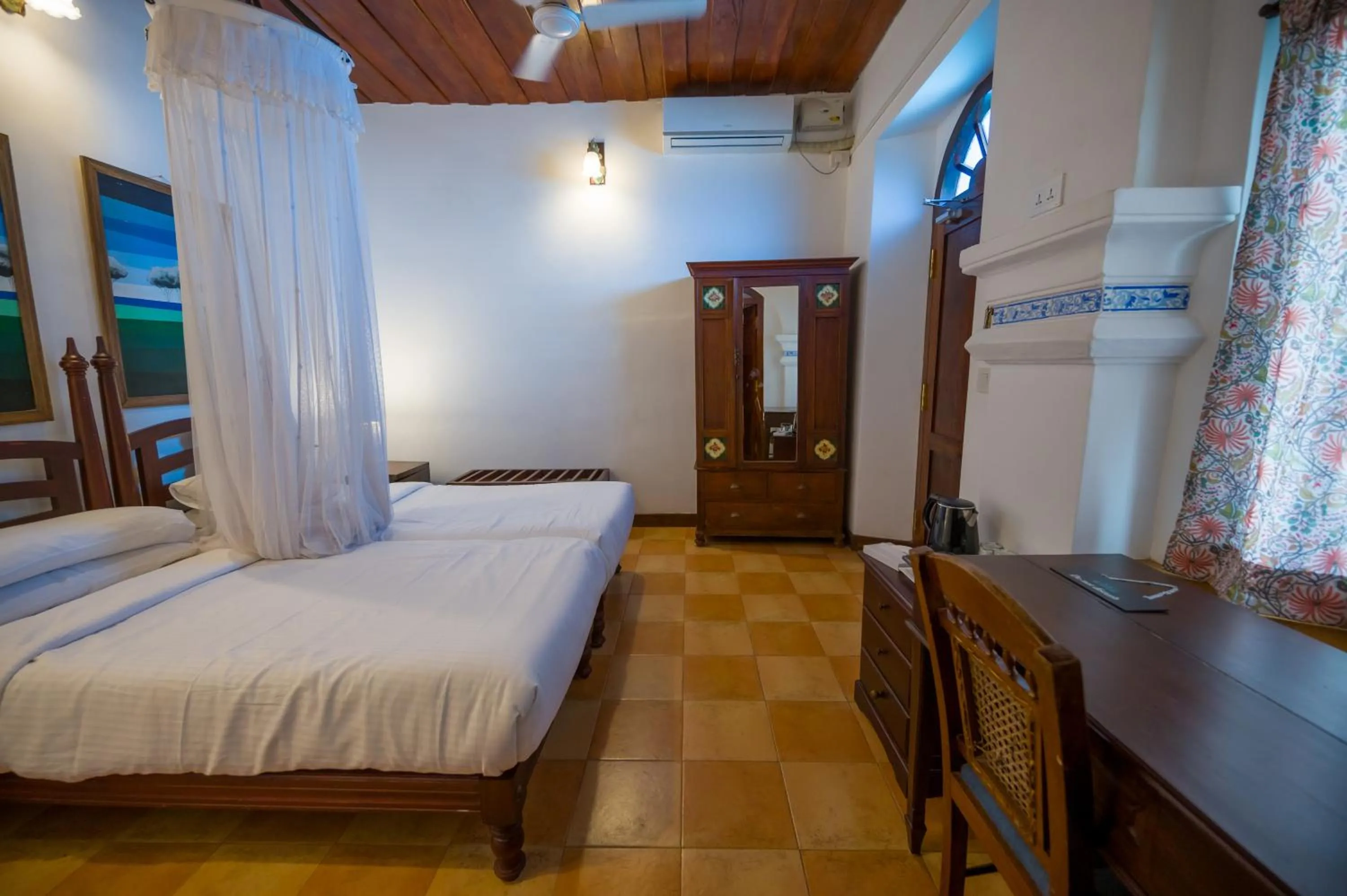 Bedroom, Bed in Old Courtyard Hotel