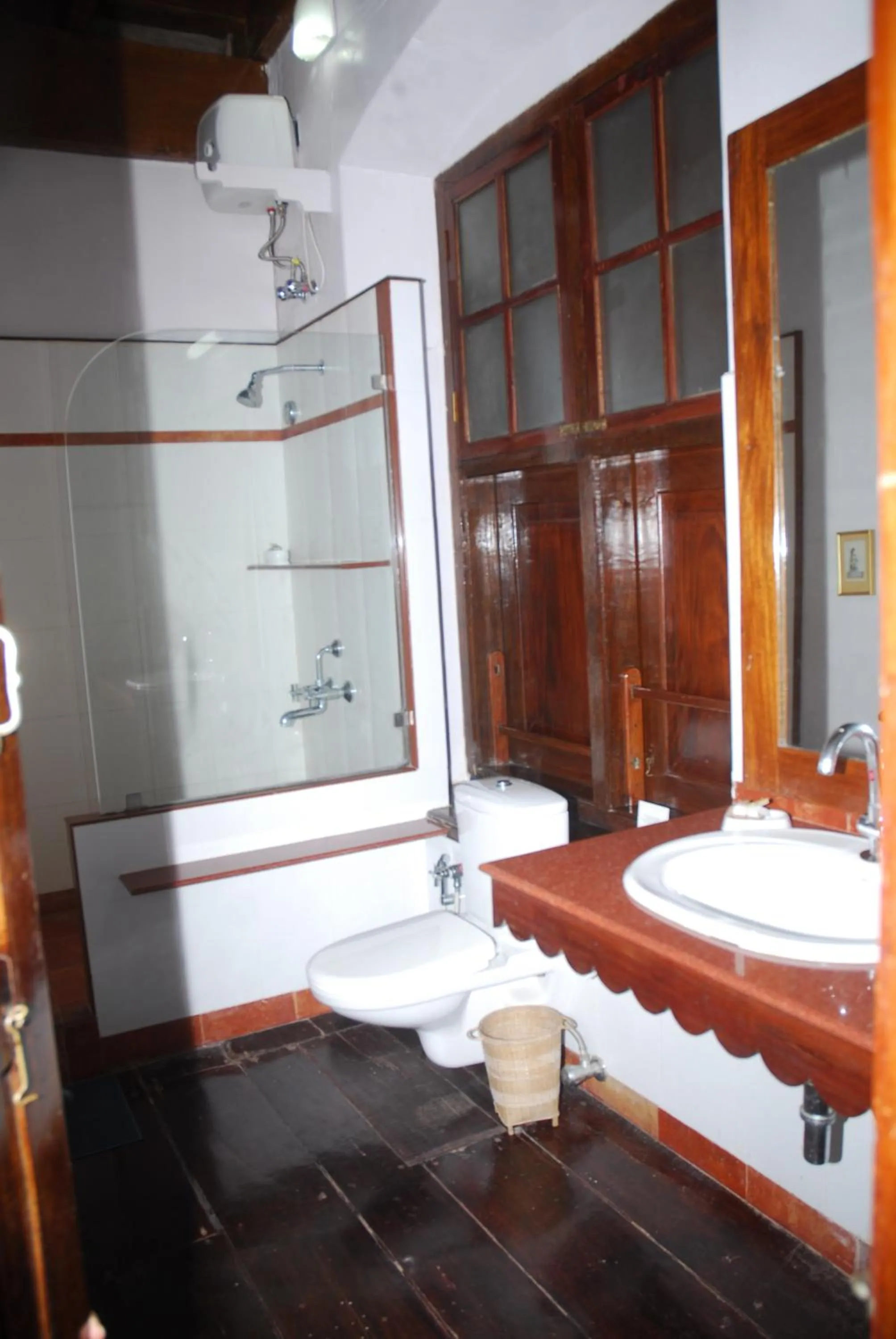 Bathroom in Old Courtyard Hotel