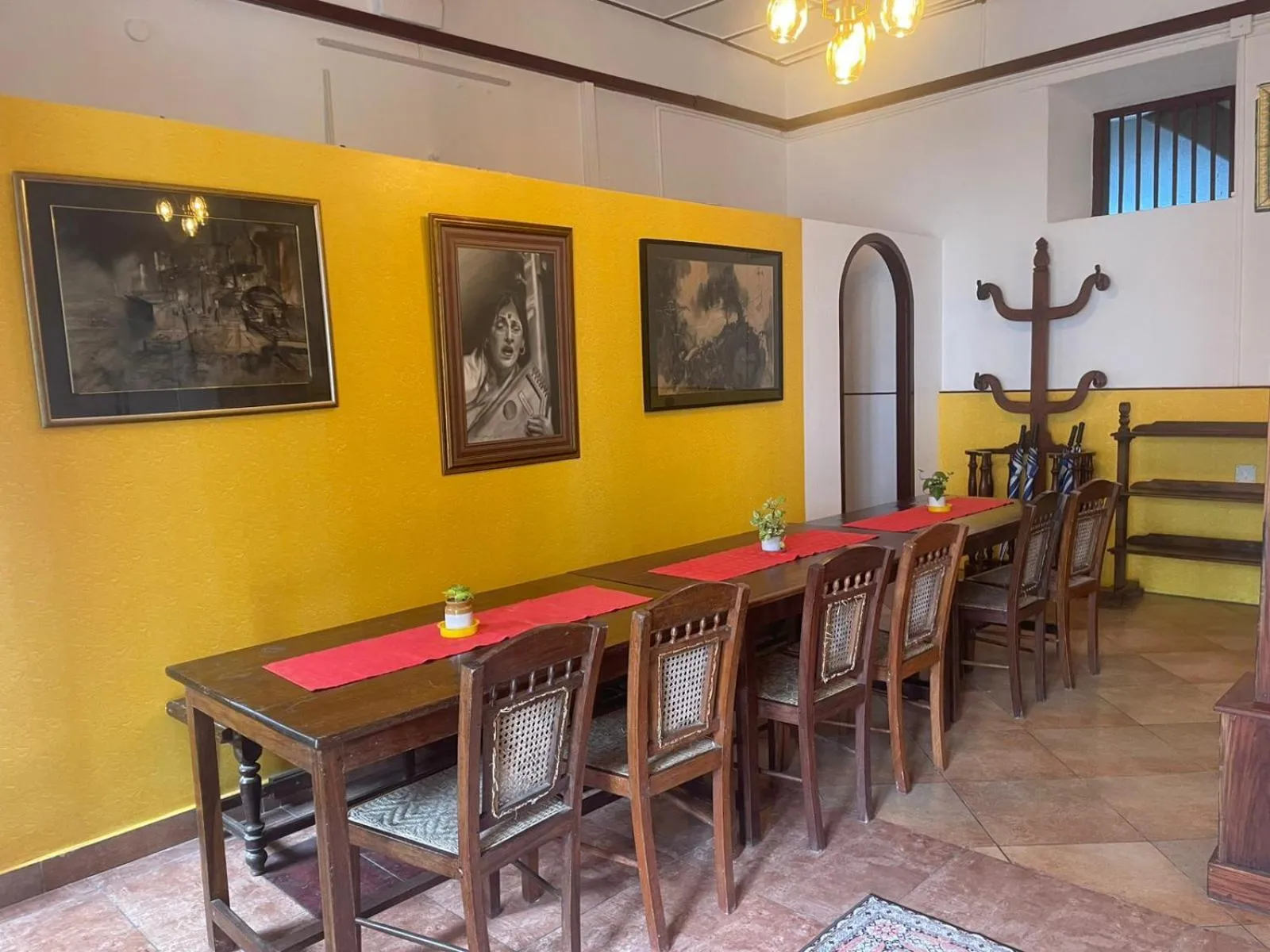 Breakfast in Old Courtyard Hotel