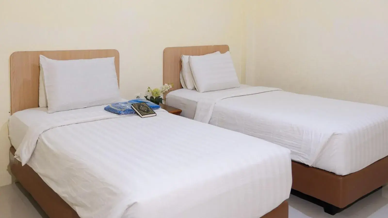 Standard Twin Room in Hotel Wisata Banda Aceh Standard Twin Room in Hotel Wisata Banda Aceh