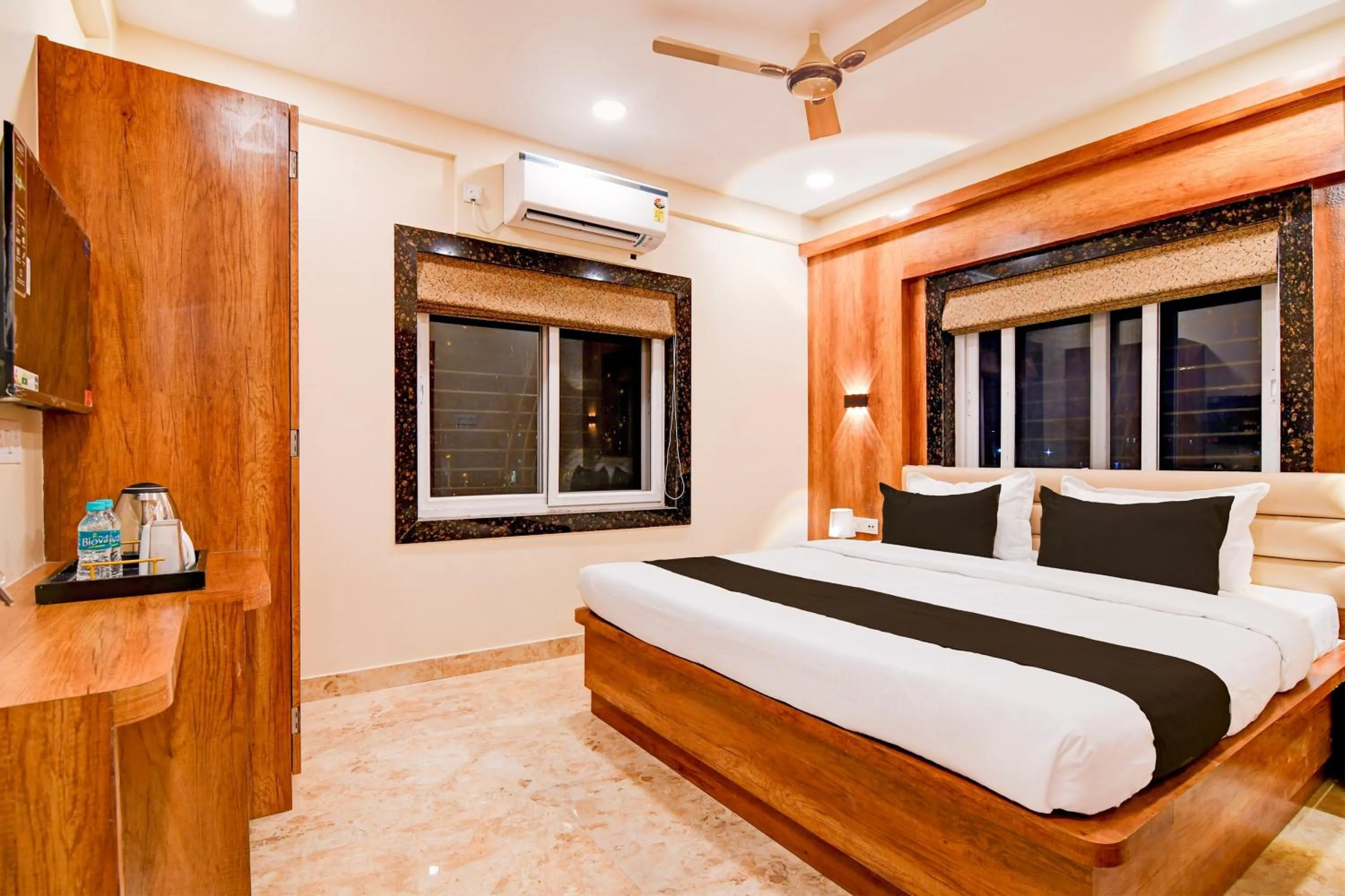 Bedroom in Hotel O Grand Inn