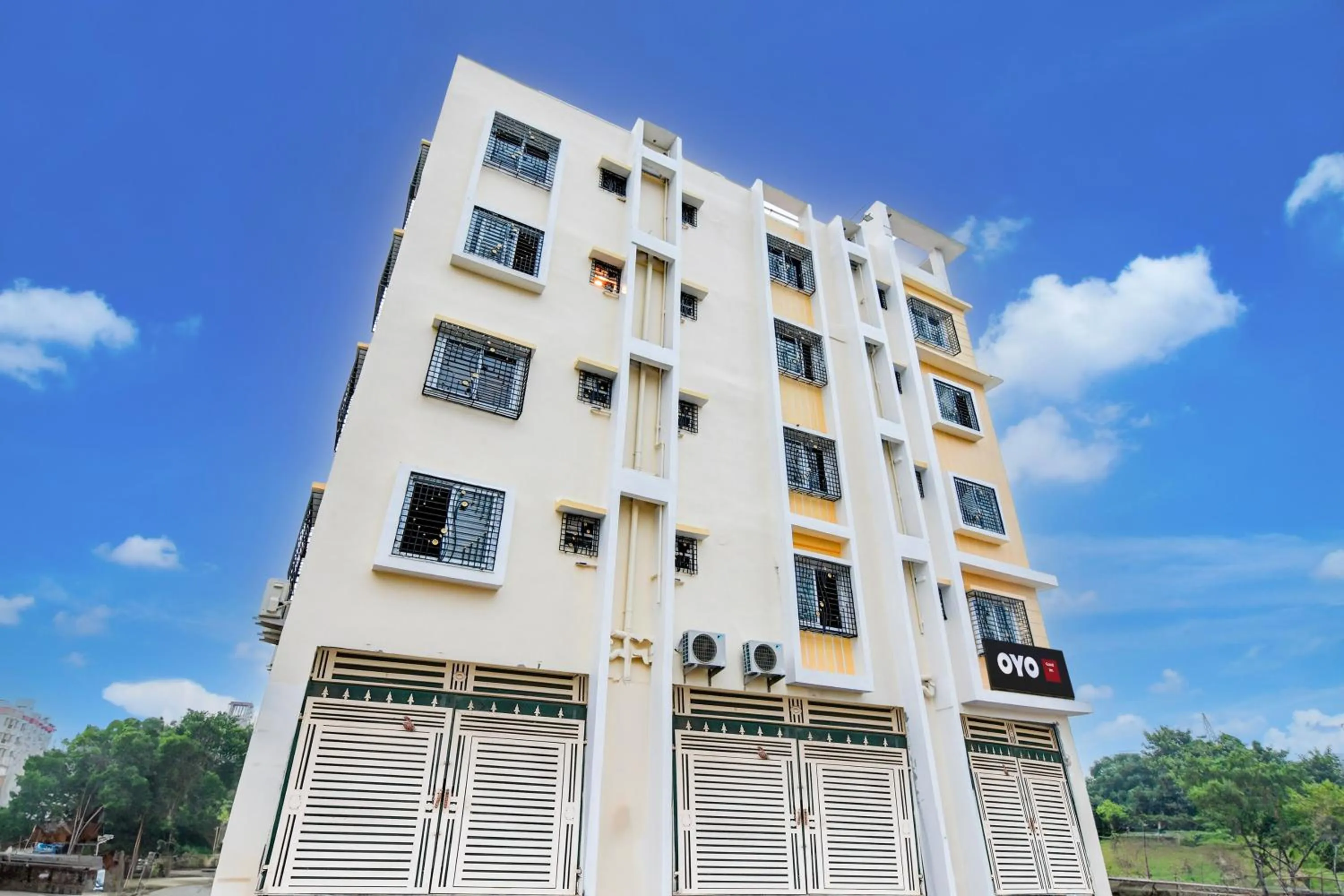 Facade/entrance in Hotel O Grand Inn
