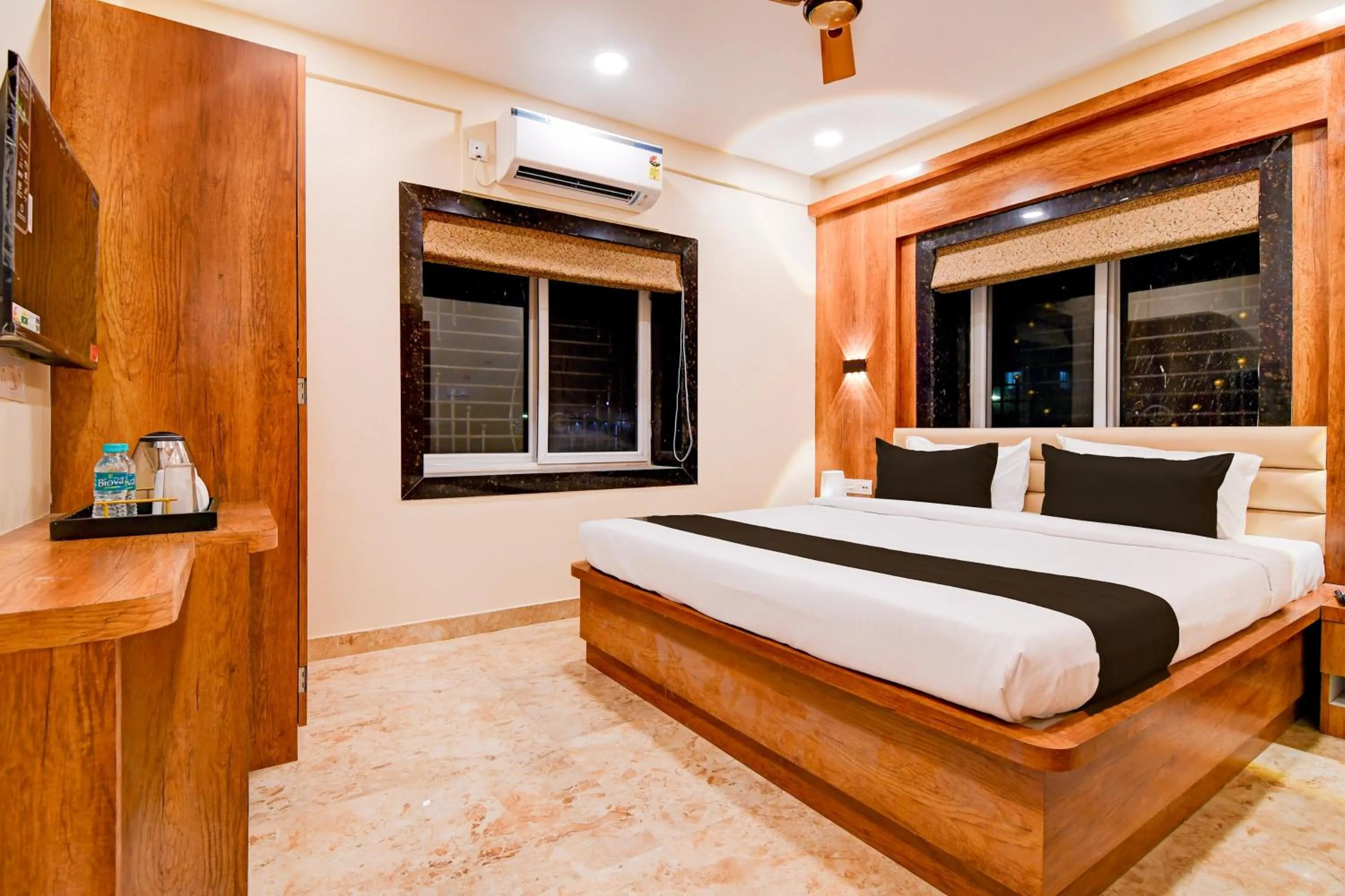 Bedroom in Hotel O Grand Inn