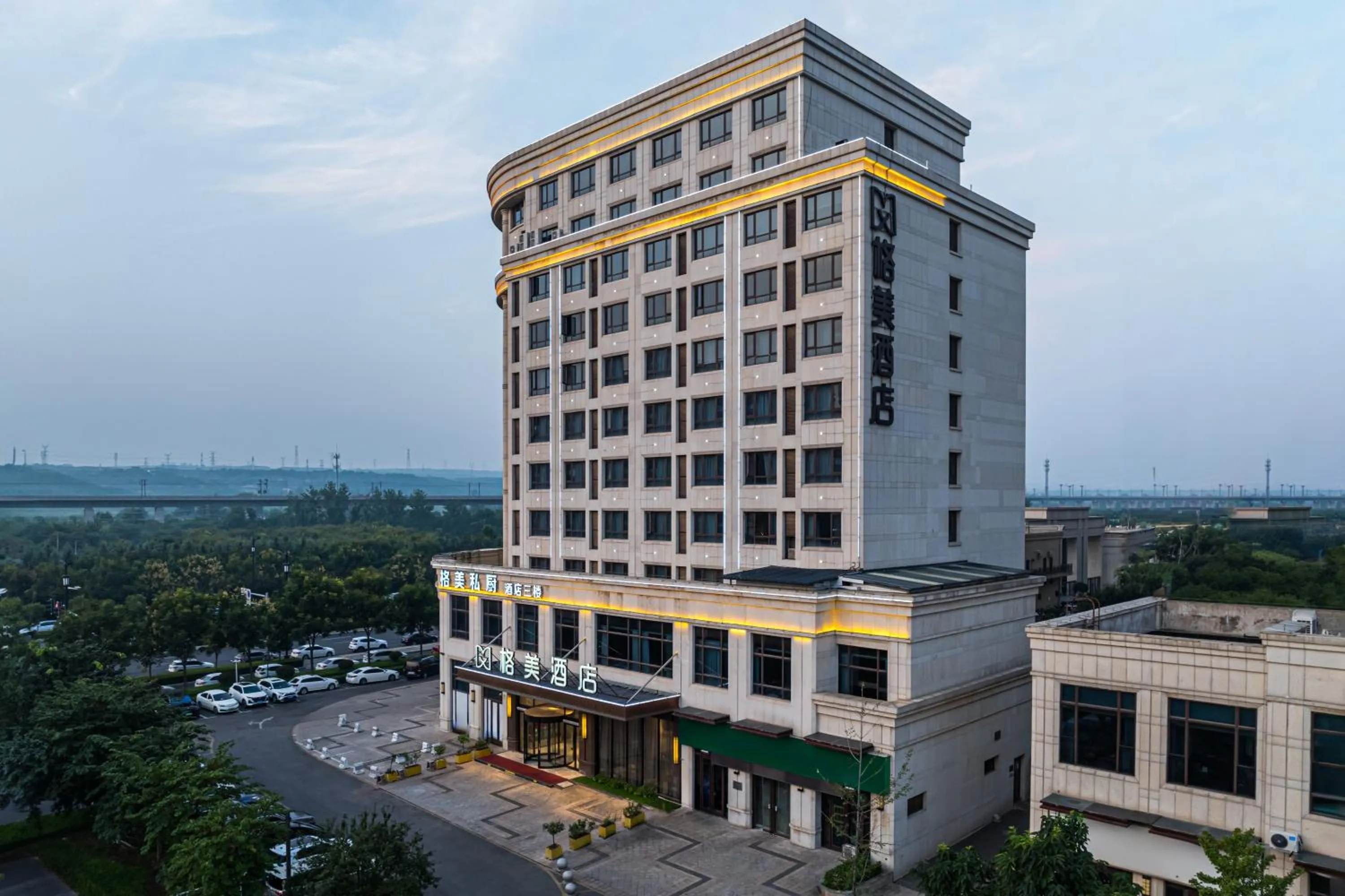 Property building in GeMei Hotel Luoyang Longmen High-speed Railway Station